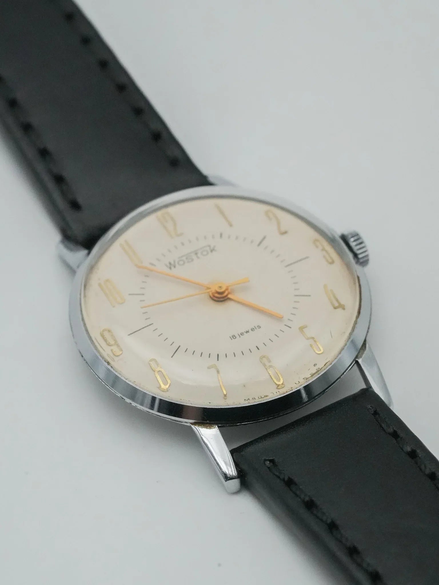 Vostok - Chiffres Arabes Dorés - 1970s - Atelier Victor