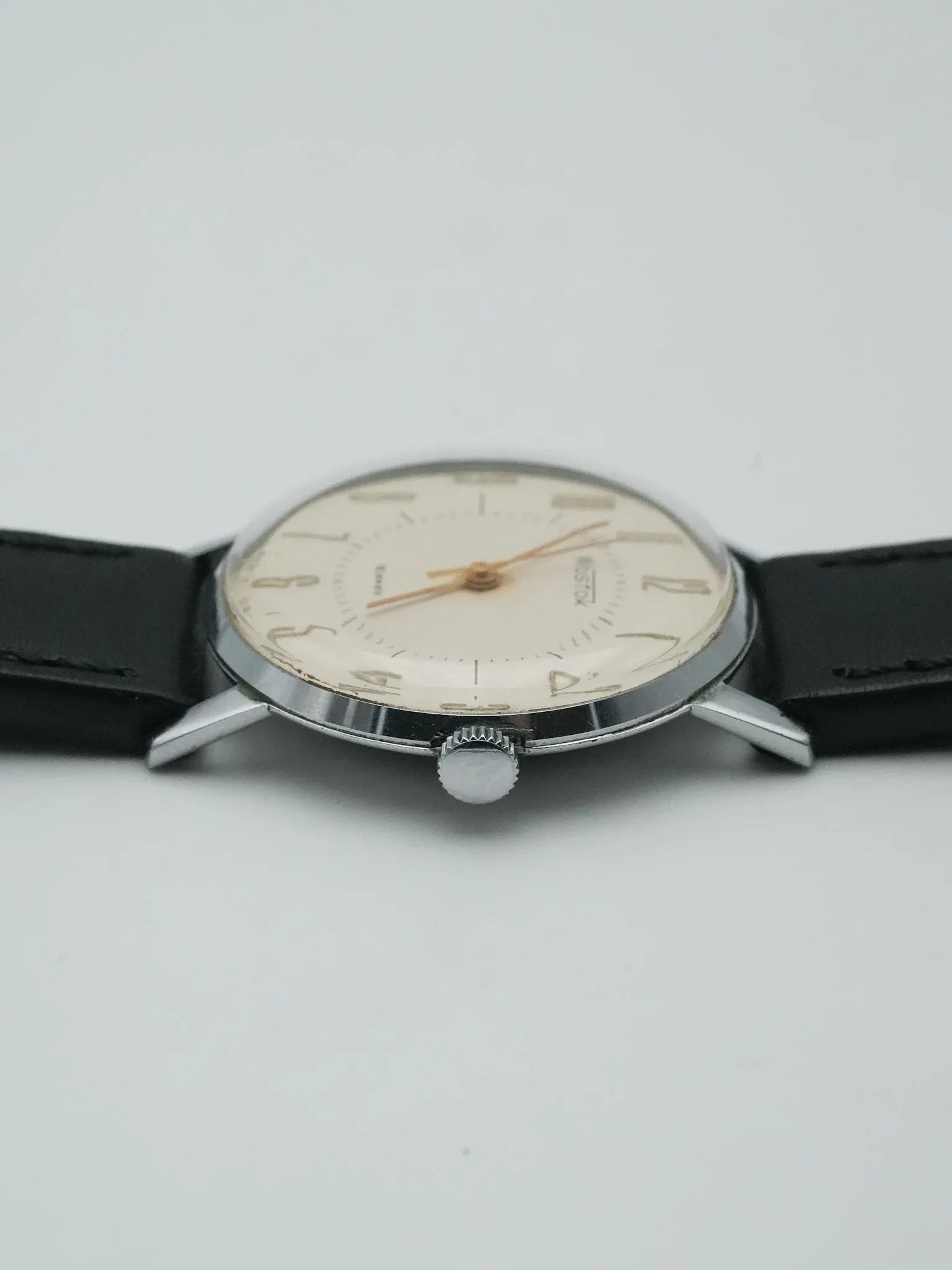 Vostok - Chiffres Arabes Dorés - 1970s - Atelier Victor - Vintage Shop