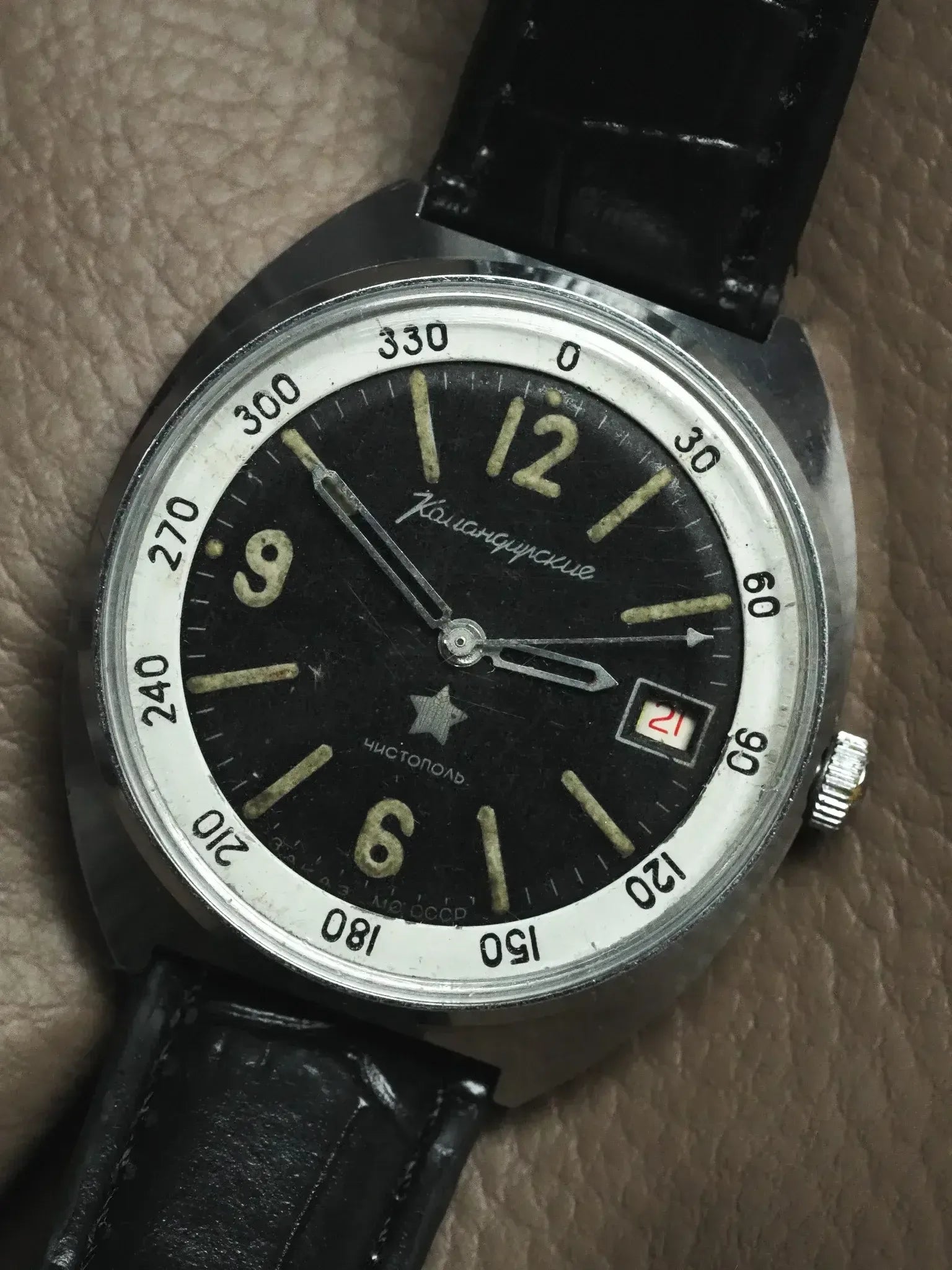 Vostok - Noir militaire date rouge - 1970s - Atelier Victor