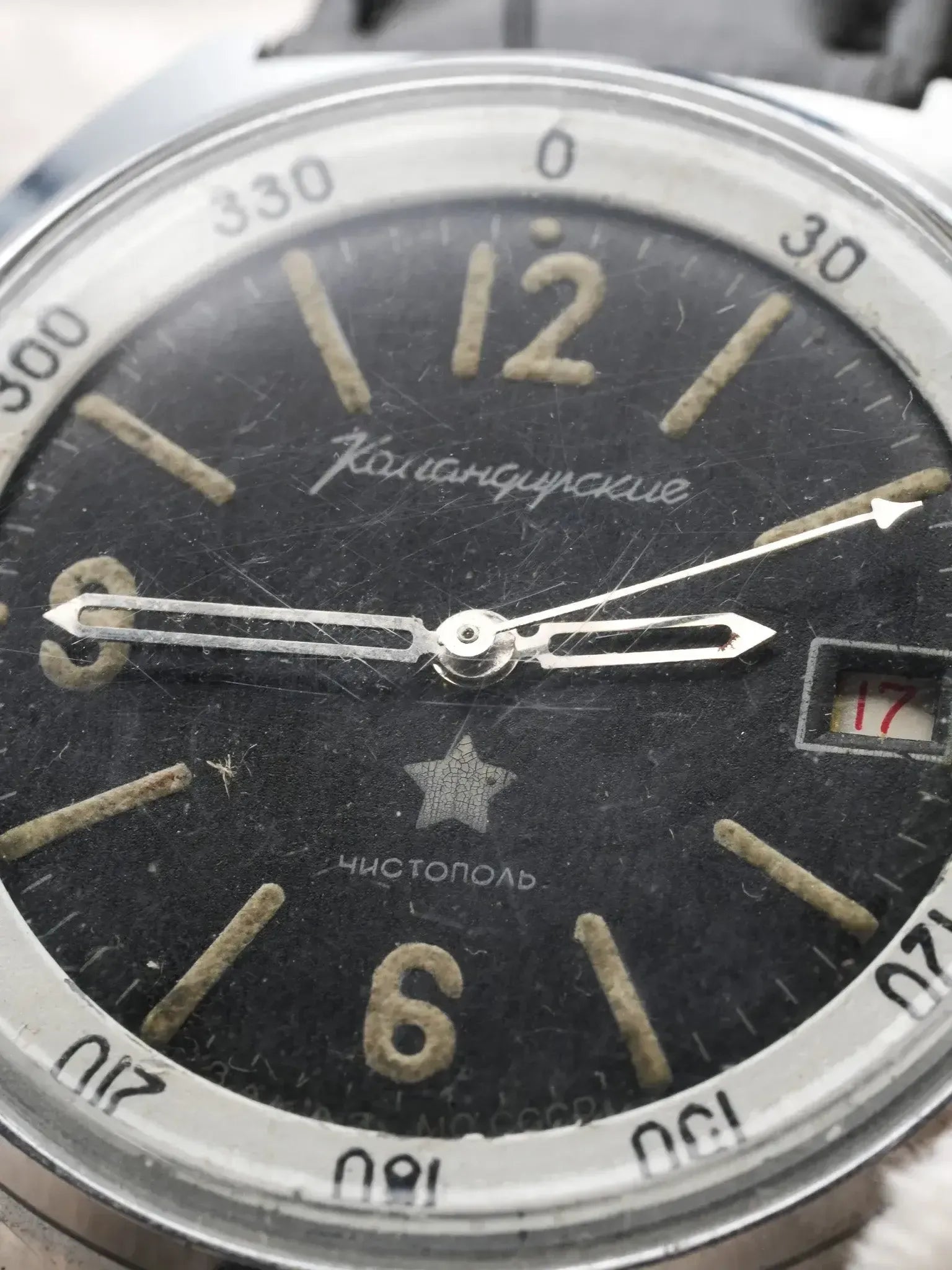 Vostok - Noir militaire date rouge - 1970s - Atelier Victor