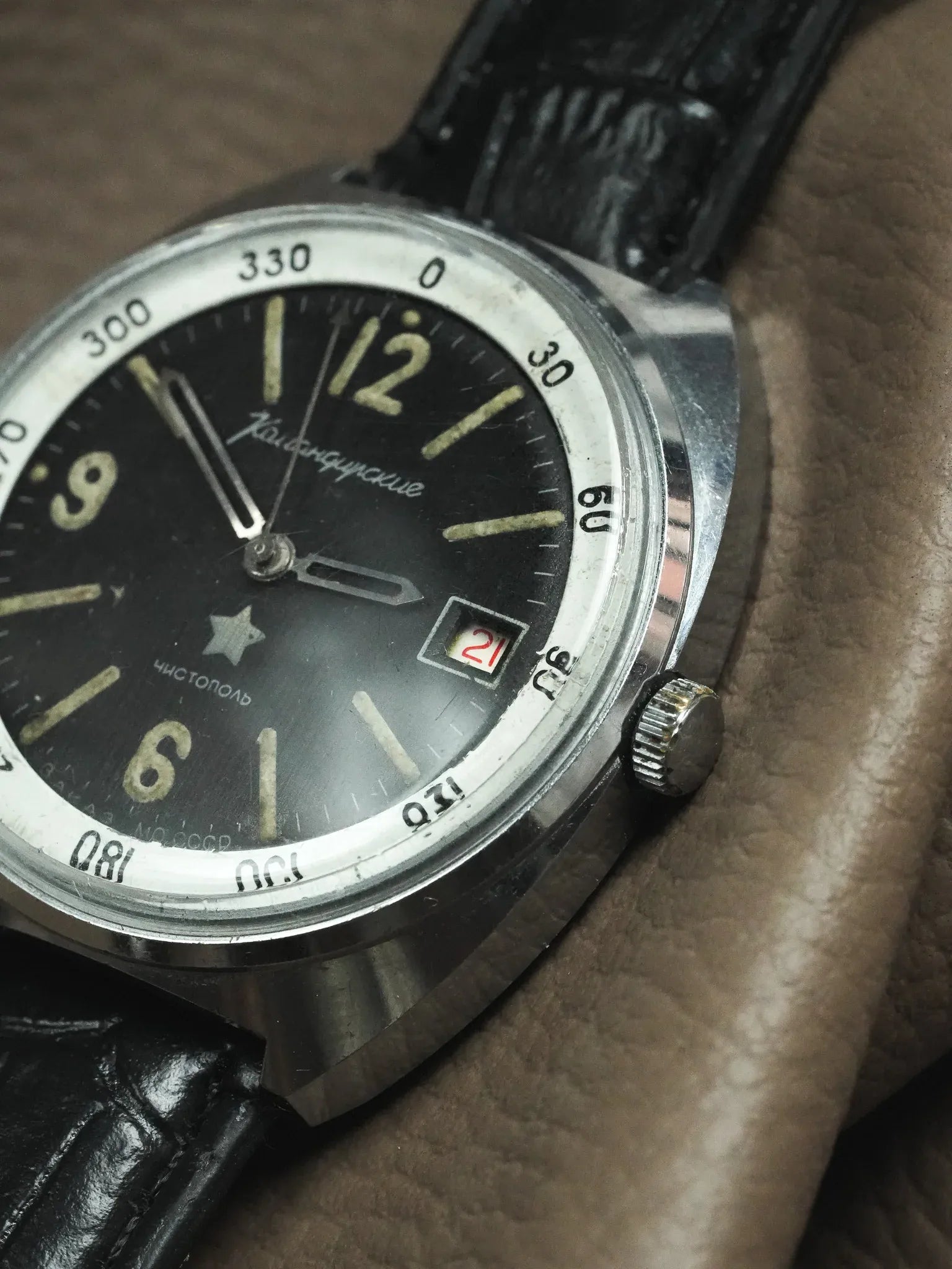 Vostok - Noir militaire date rouge - 1970s - Atelier Victor