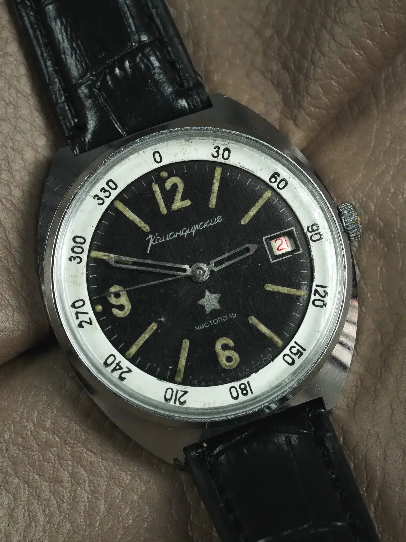 Vostok - Noir militaire date rouge - 1970s - Atelier Victor