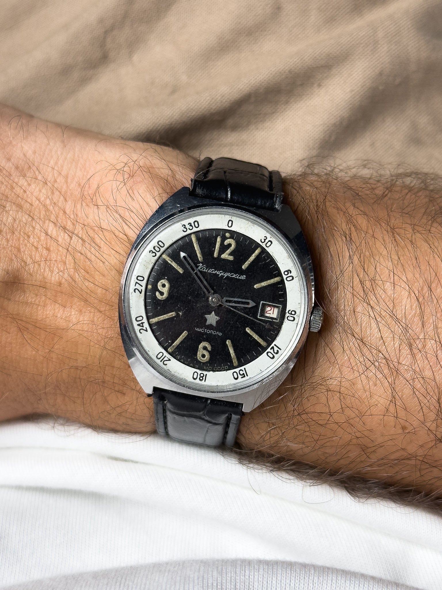 Vostok - Noir militaire date rouge - 1970s - Atelier Victor - Vintage Shop