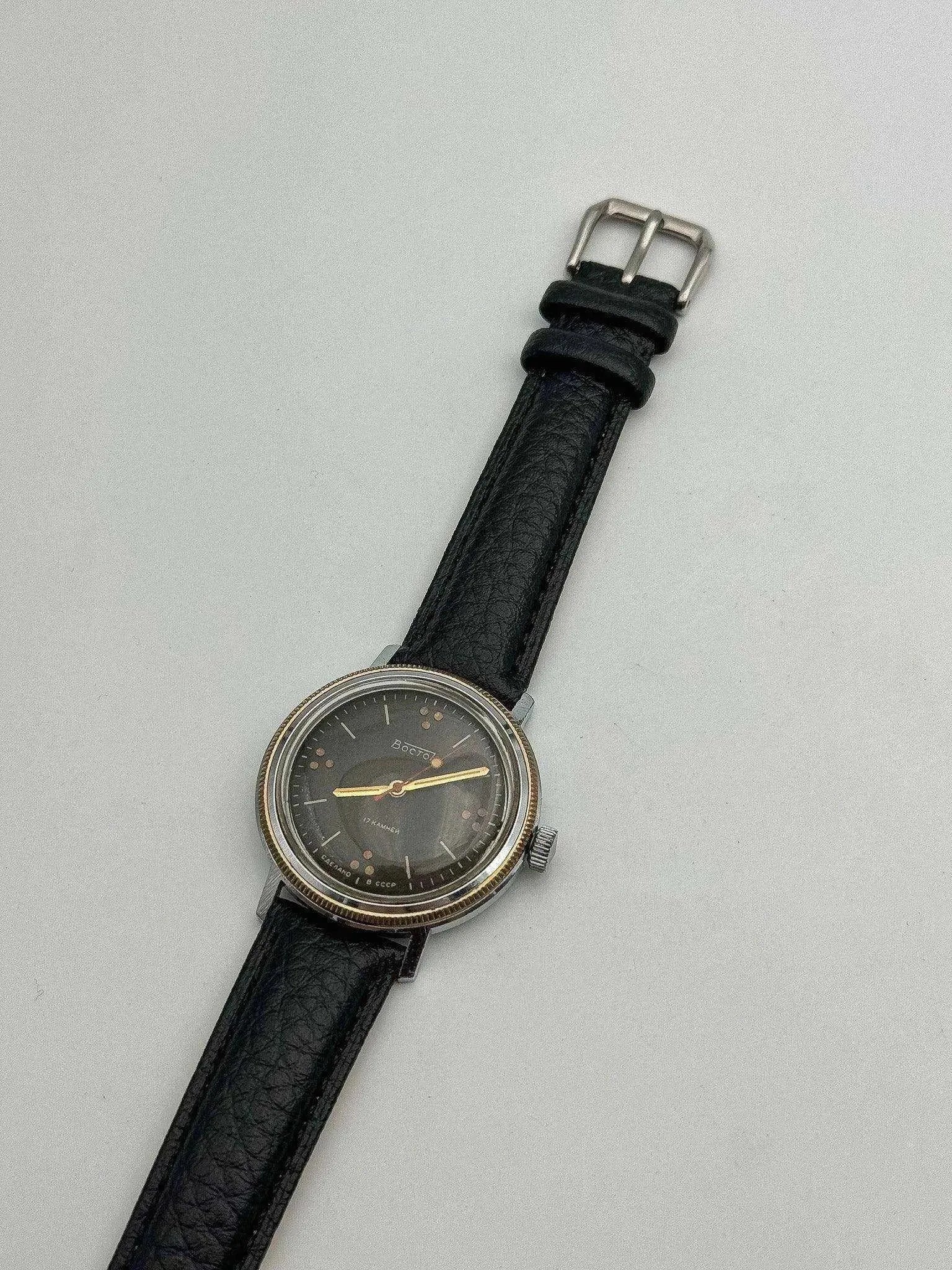 Vostok - Noir Trotteuse rouge - 1960s - Atelier Victor - Vintage Shop