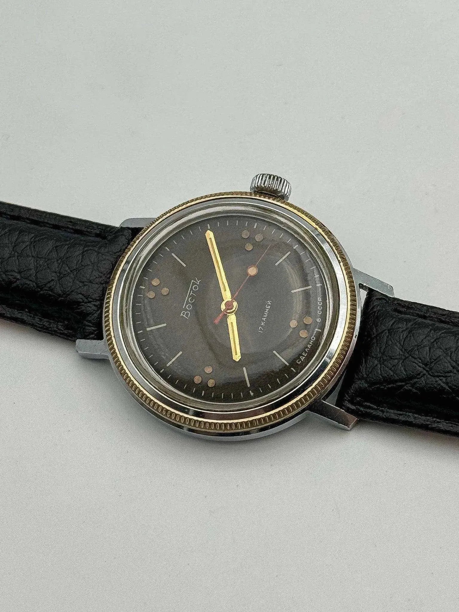 Vostok - Noir Trotteuse rouge - 1960s - Atelier Victor - Vintage Shop