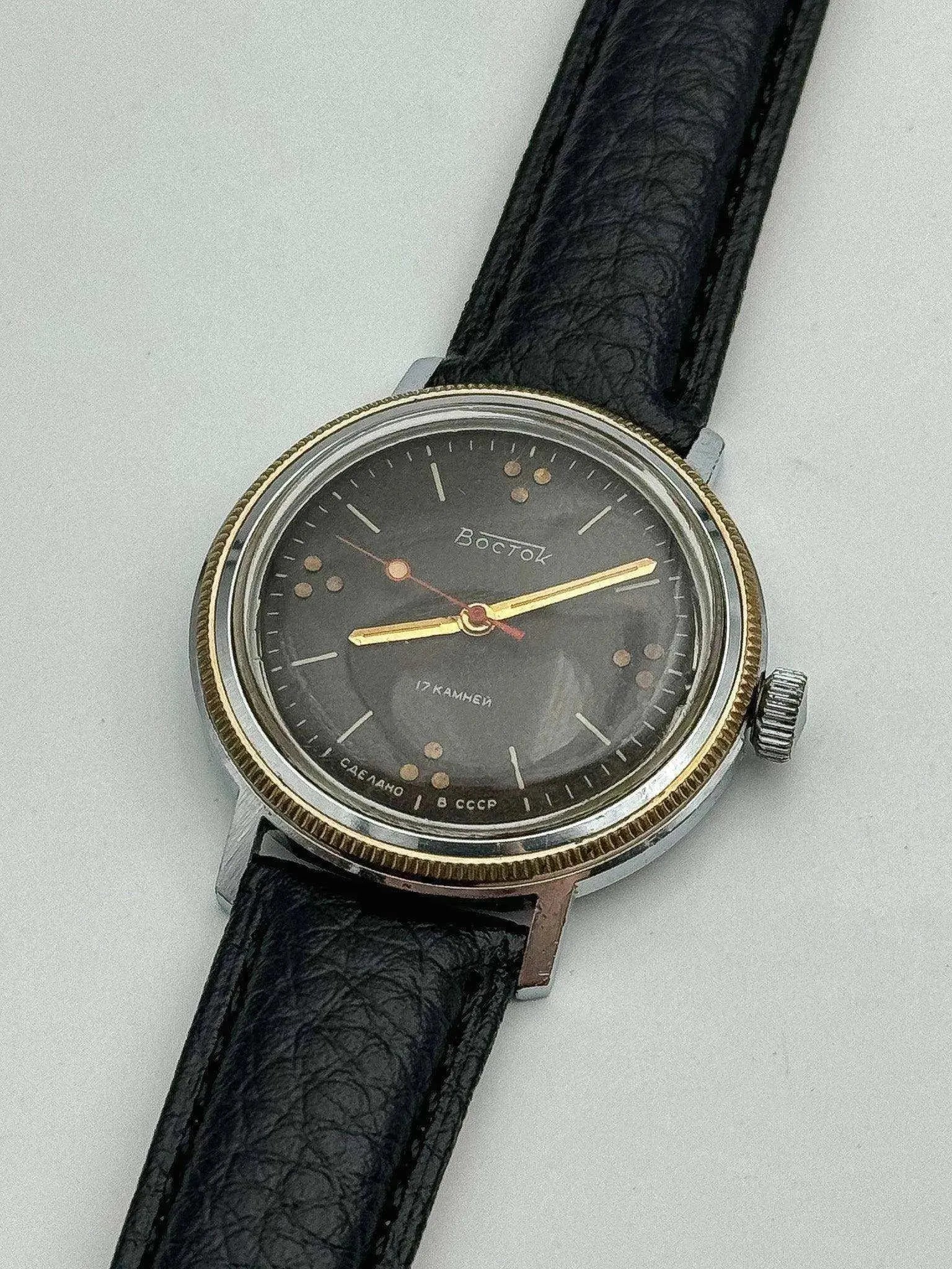 Vostok - Noir Trotteuse rouge - 1960s - Atelier Victor - Vintage Shop