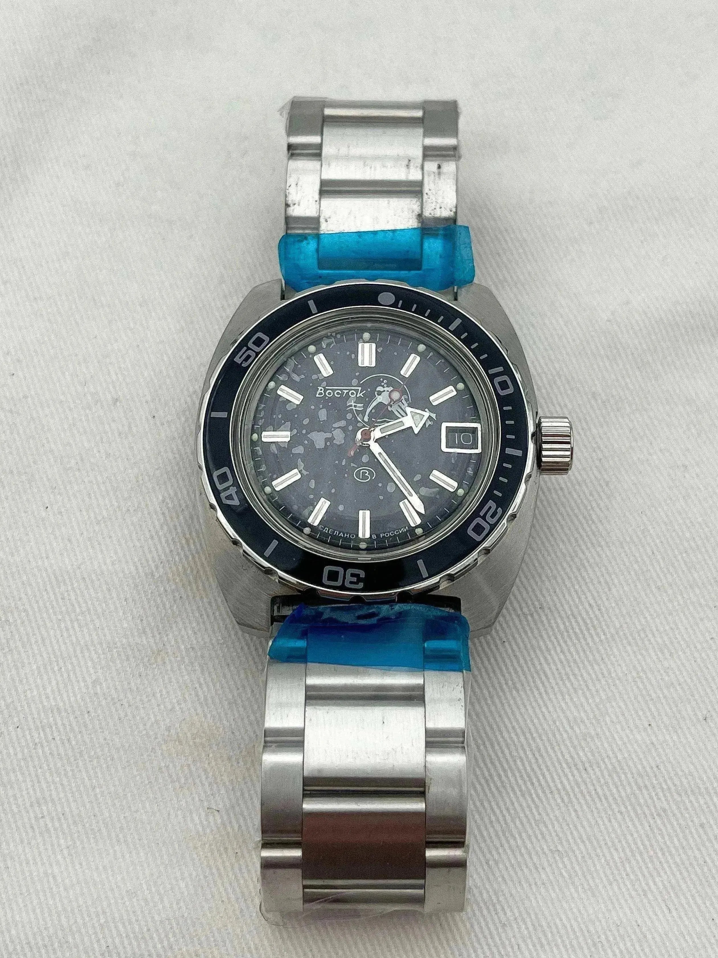 Vostok - Plongeuse Moderne - Boiter & Papier - NOS - 2022 - Atelier Victor