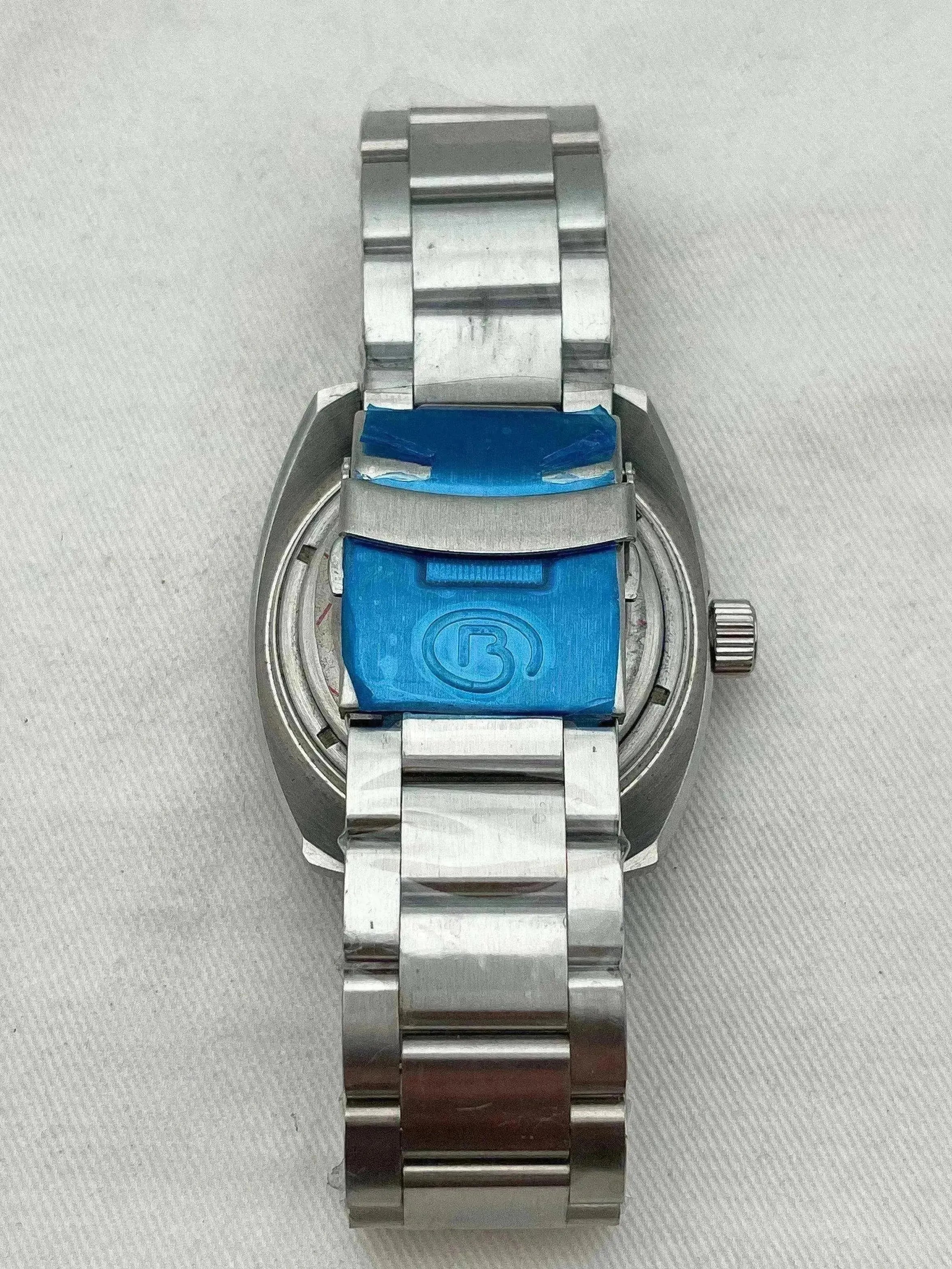 Vostok - Plongeuse Moderne - Boiter & Papier - NOS - 2022 - Atelier Victor