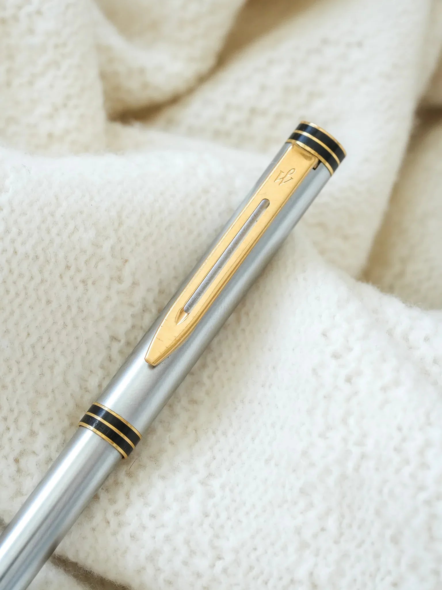 Waterman - Stylo bille Acier plaqué or laque noir - 1980s - Atelier Victor