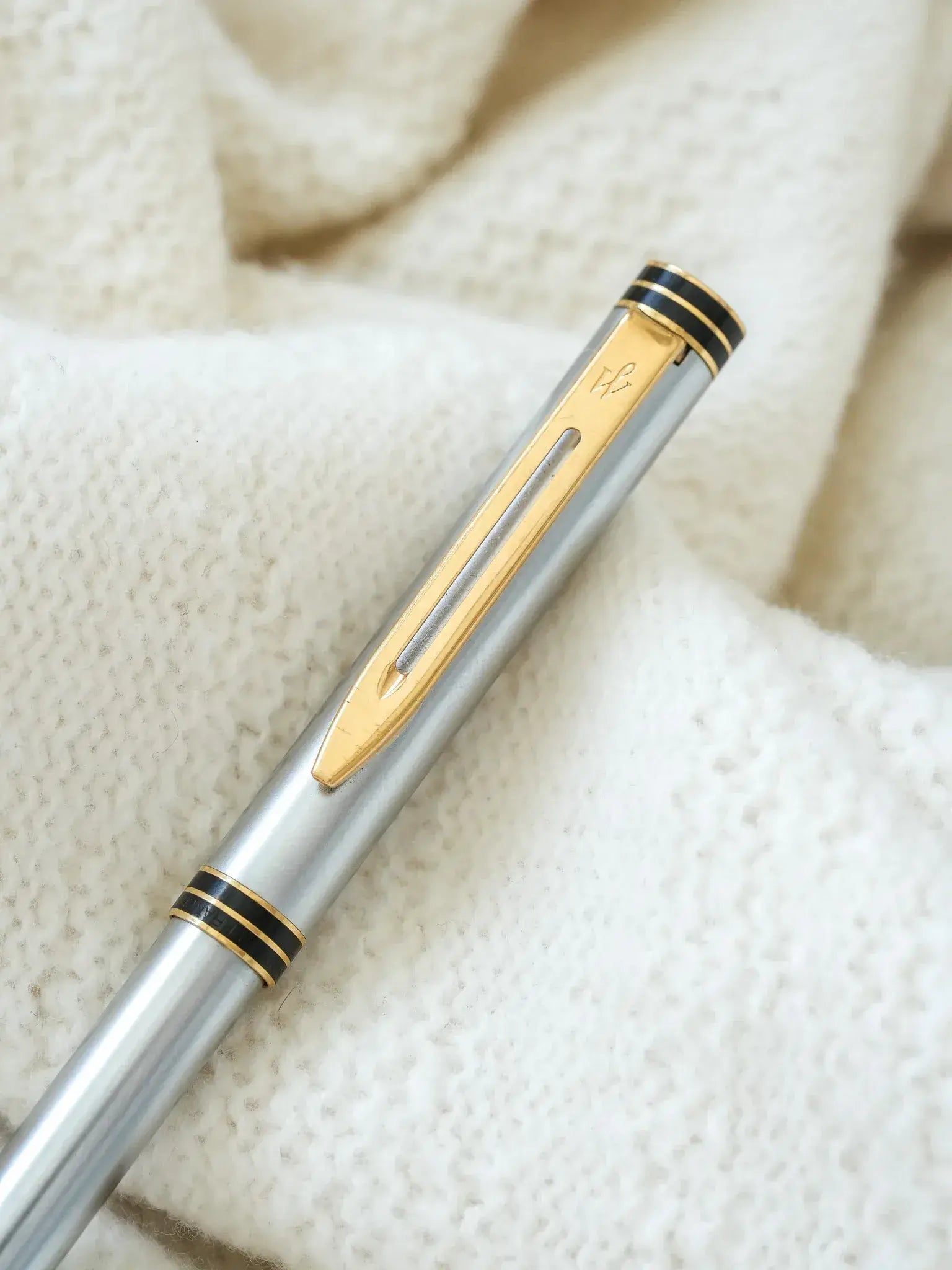 Waterman - Stylo bille Acier plaqué or laque noir - 1980s - Atelier Victor