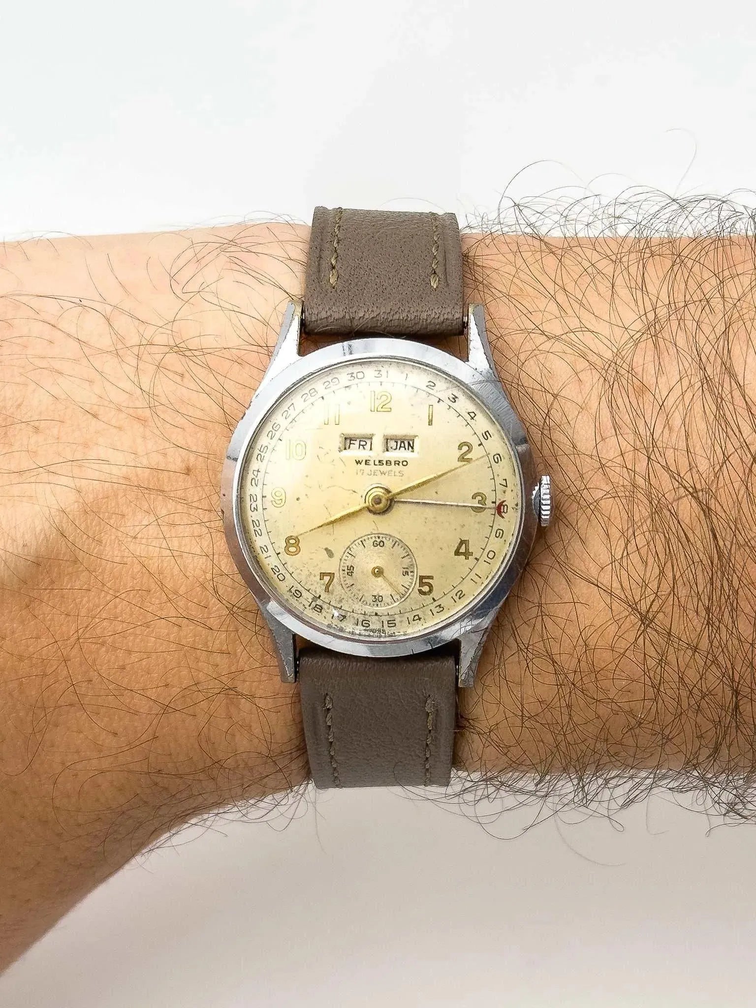 Welsbro - Triple Calendar Patine Crème - 1950s - Atelier Victor Paris - Vintage Watch Shop Dubai