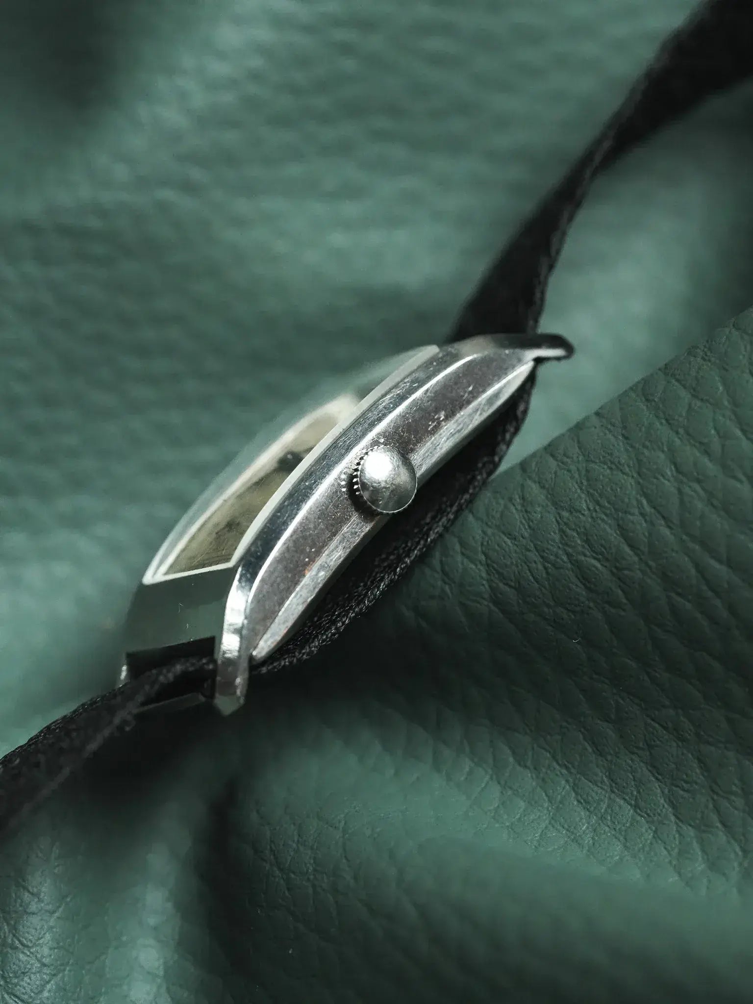 West End Watch Secundus - Tank allongée curvée acier - 1930s - Atelier Victor