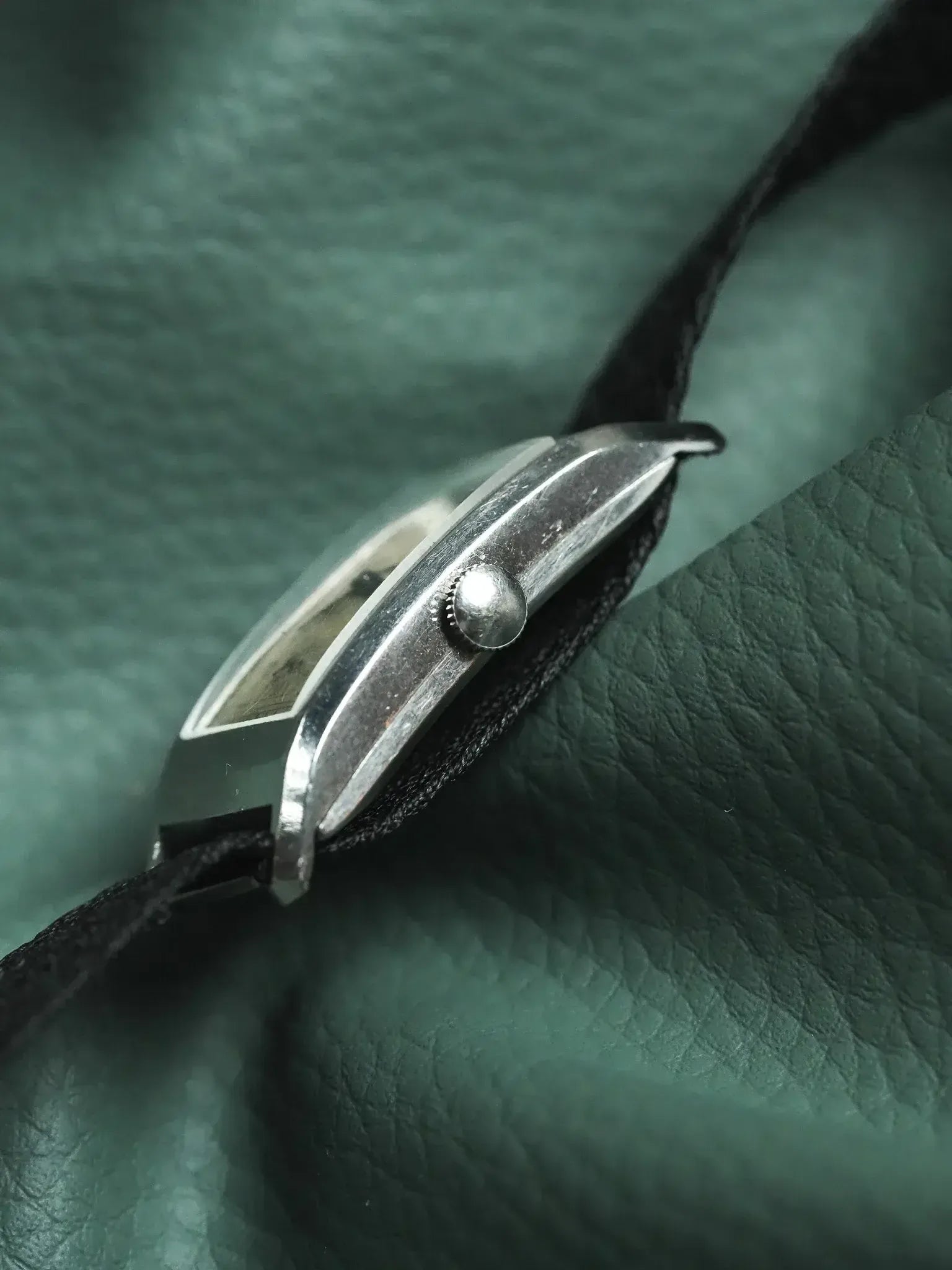 West End Watch Secundus - Tank allongée curvée acier - 1930s - Atelier Victor