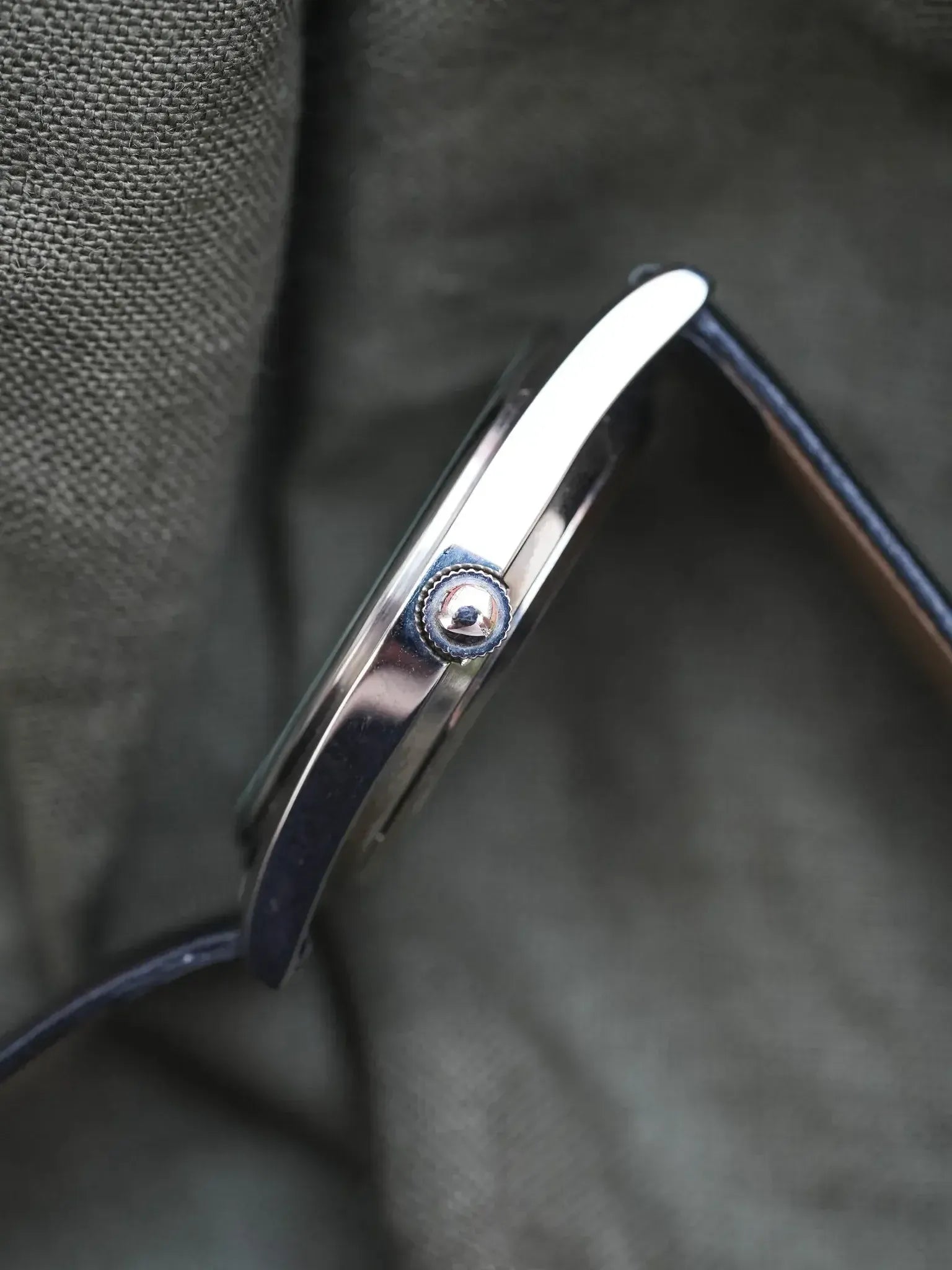 Yema - Acier Brossé Date 3H - 2000s - Atelier Victor