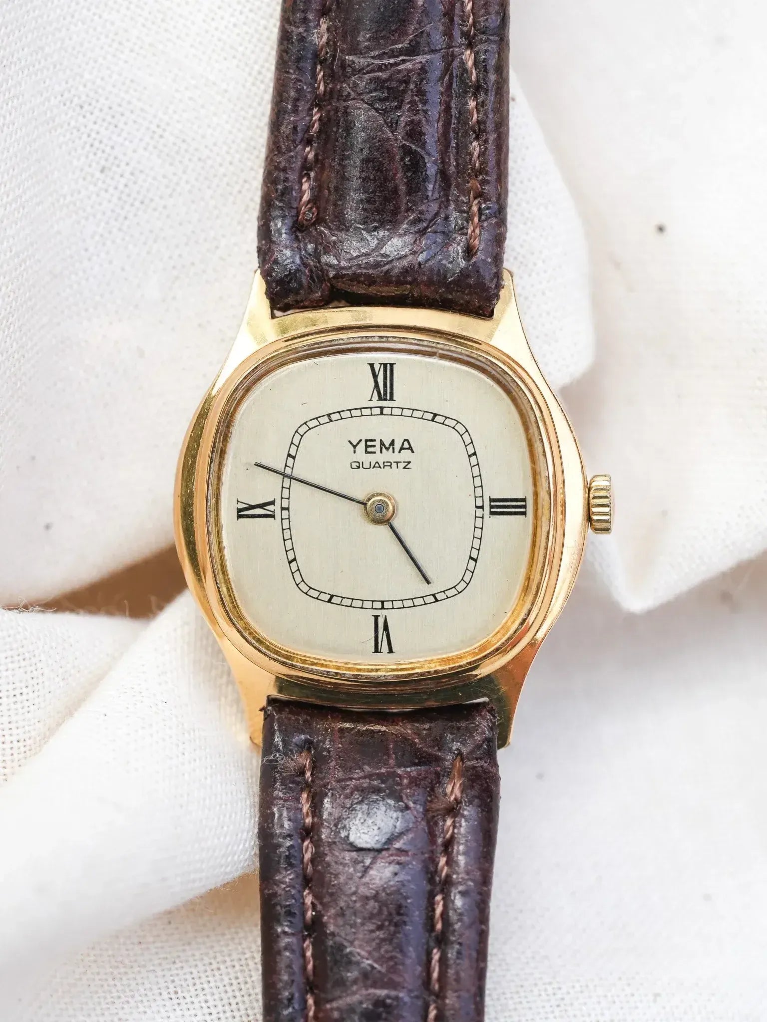 Yema - Mini Tonneau Femme Quartz Plaqué or - 1990s - Atelier Victor