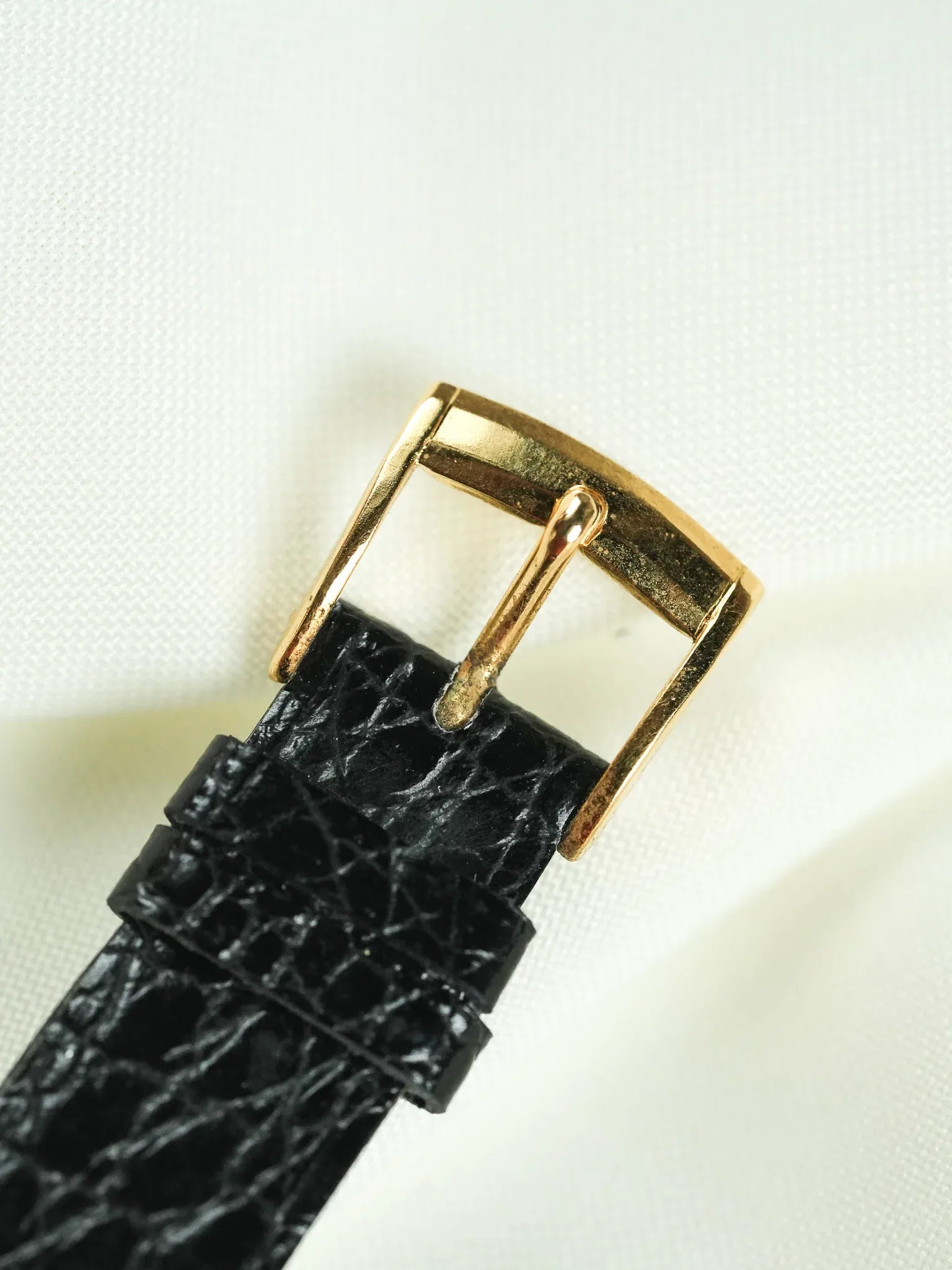 Yema - Paris Tonneau Date 6H Or Cadran blanc Quartz - 1990s - Atelier Victor - Vintage Shop