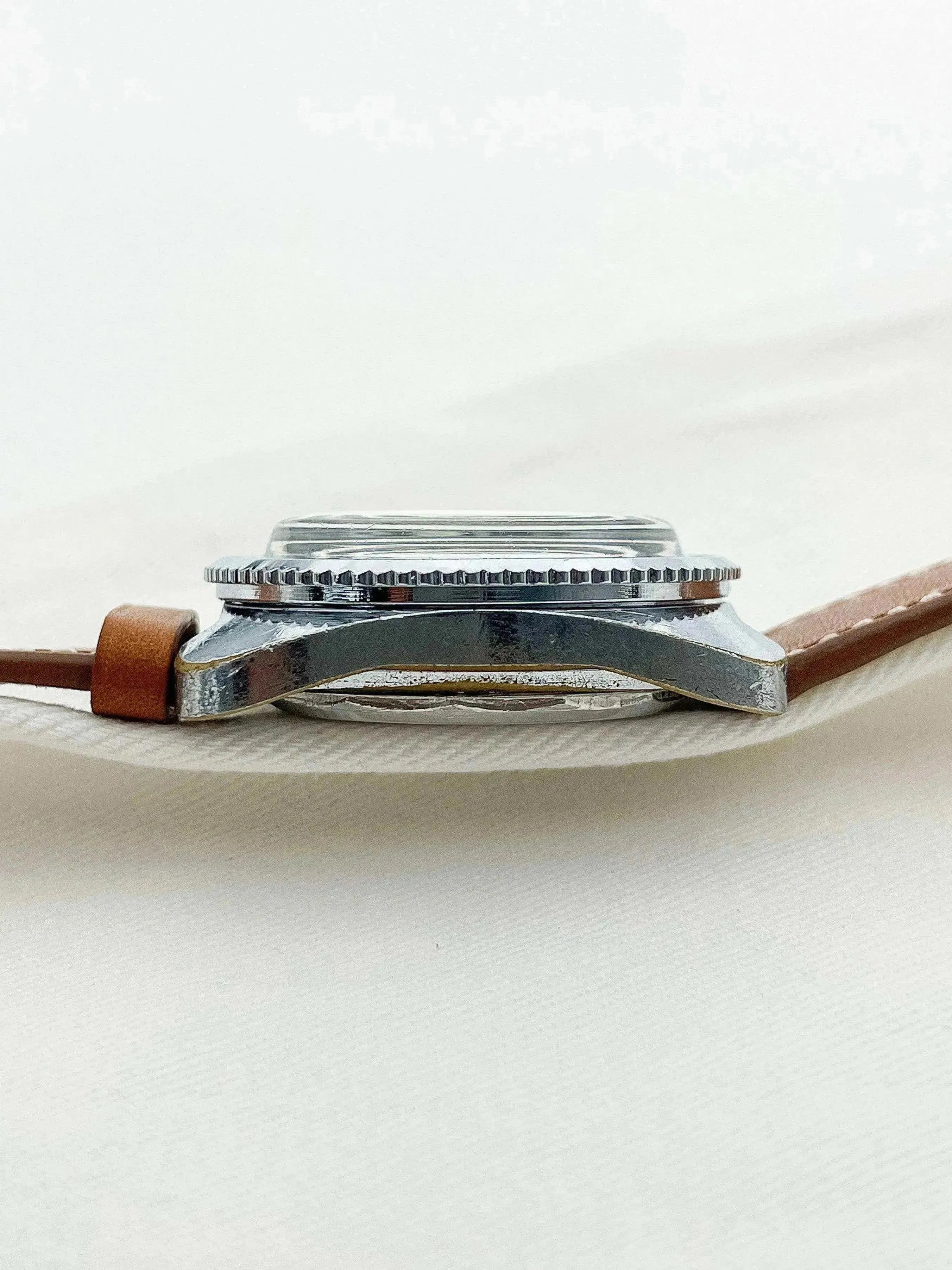 Yema - Plongeuse Sous Marine Trotteuse Orange - 1960s - Atelier Victor Paris - Vintage Watch Shop Dubai