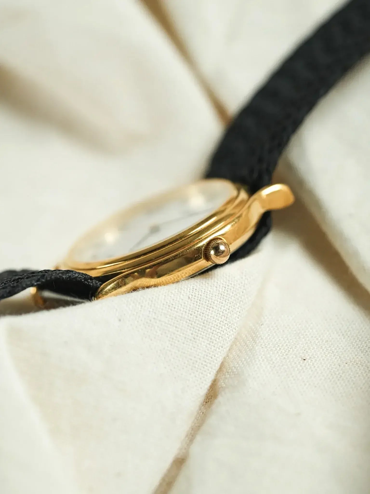 Yema - Ronde Or Date 6h Cornes tombantes - 1990s - Atelier Victor