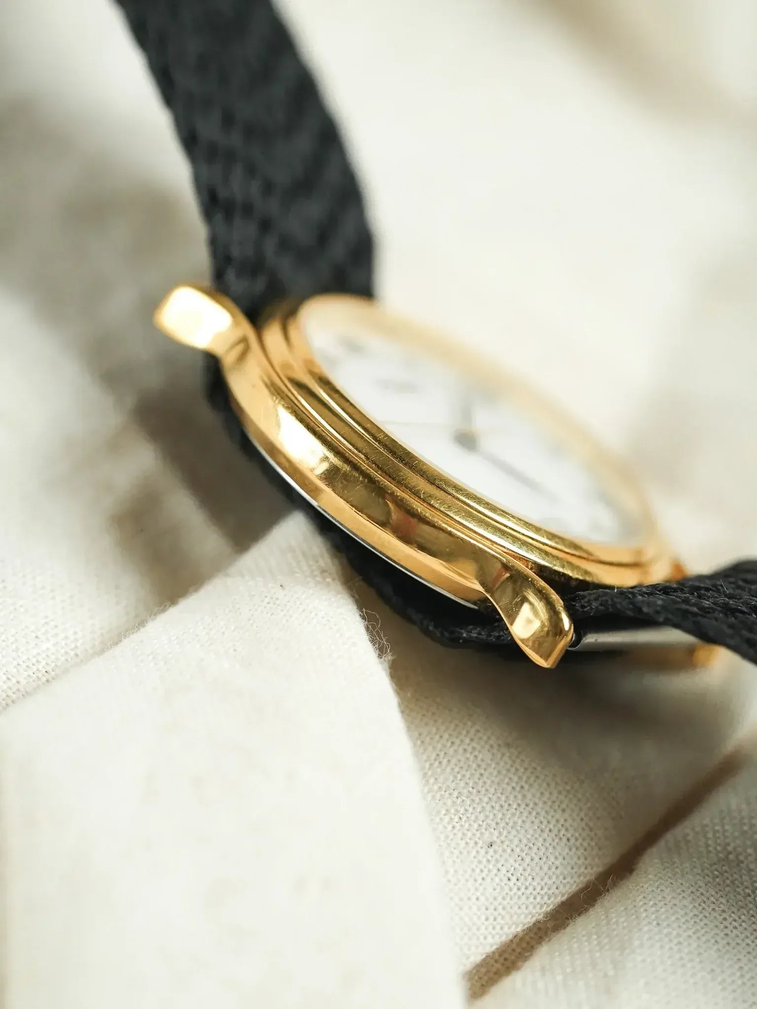 Yema - Ronde Or Date 6h Cornes tombantes - 1990s - Atelier Victor