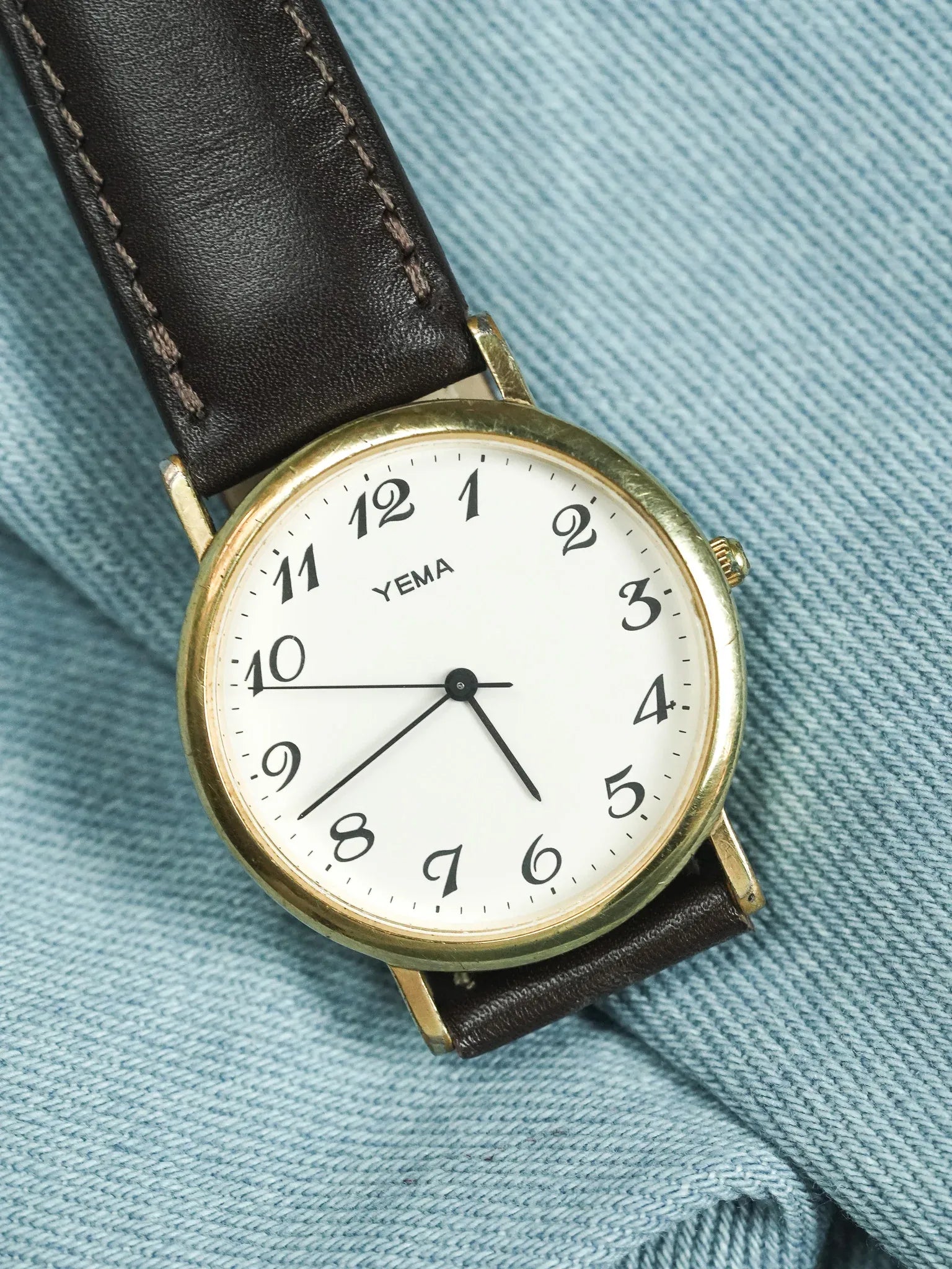 Yema - Ronde plaqué or chiffres arabes - 1990s - Atelier Victor