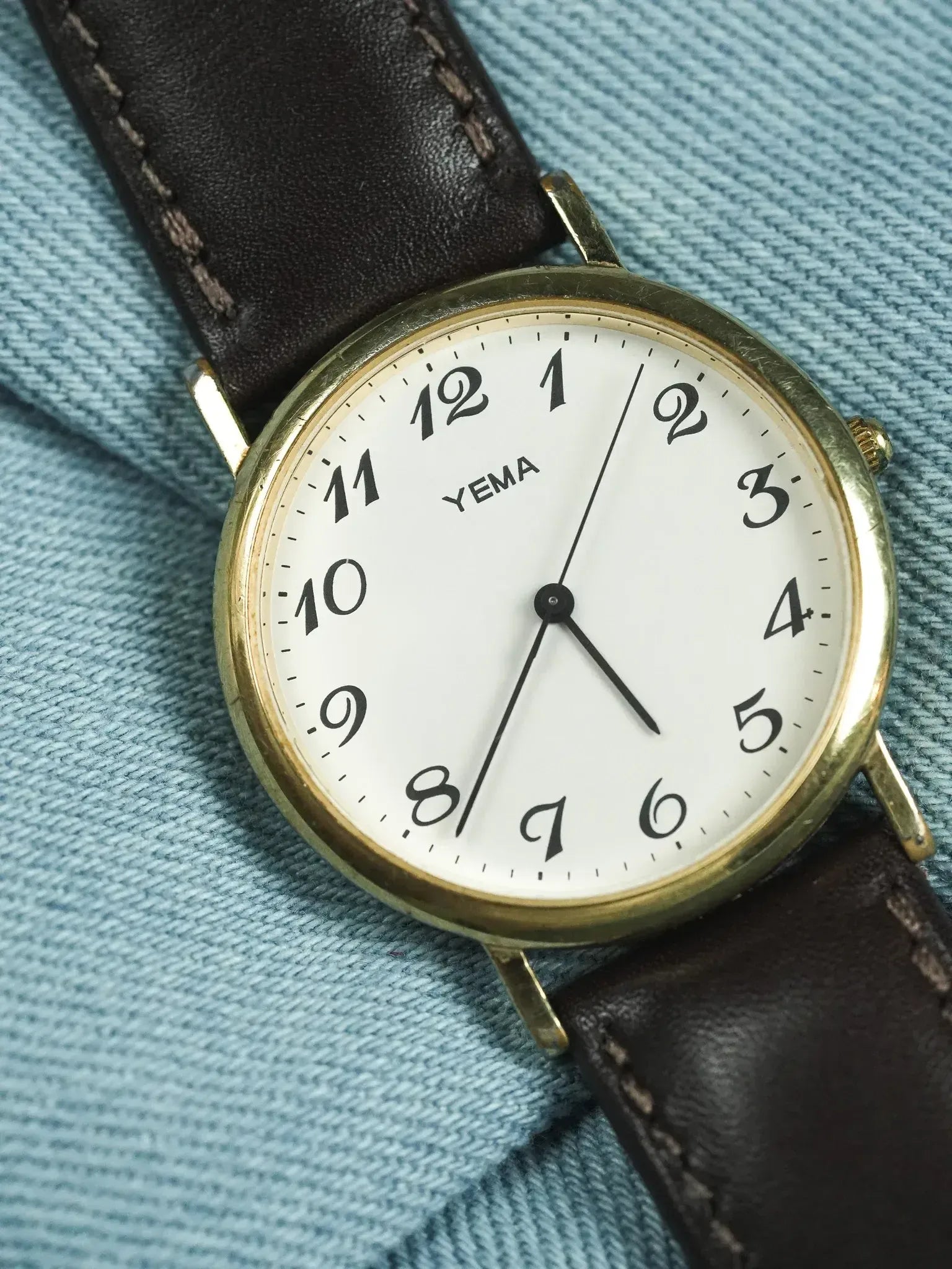 Yema - Ronde plaqué or chiffres arabes - 1990s - Atelier Victor