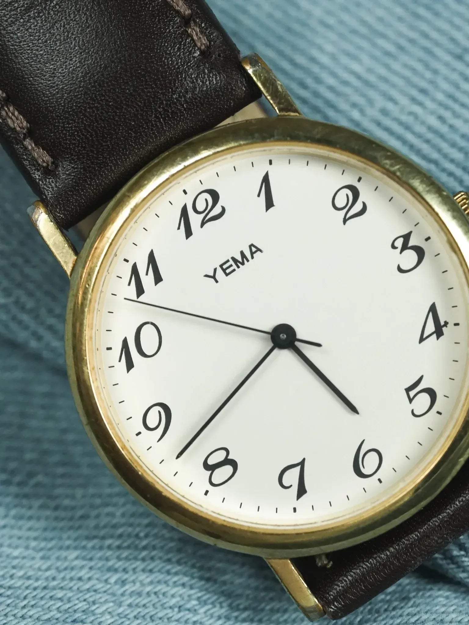 Yema - Ronde plaqué or chiffres arabes - 1990s - Atelier Victor