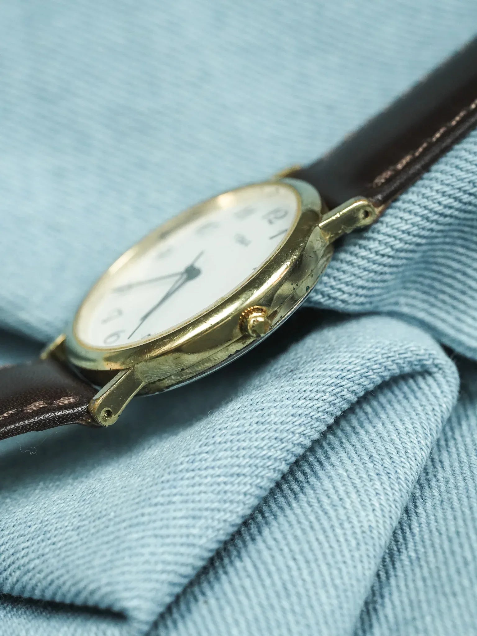 Yema - Ronde plaqué or chiffres arabes - 1990s - Atelier Victor