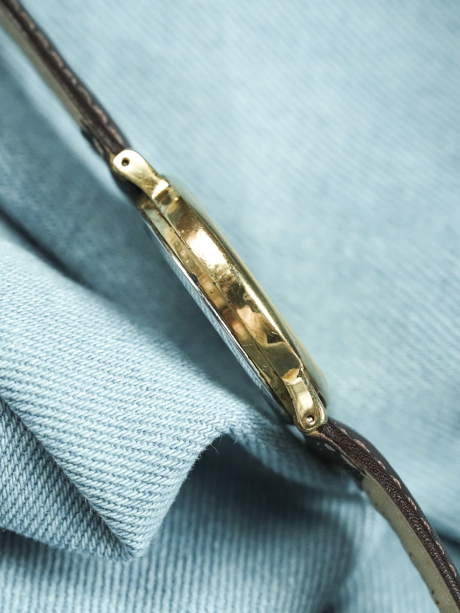 Yema - Ronde plaqué or chiffres arabes - 1990s - Atelier Victor - Vintage Shop