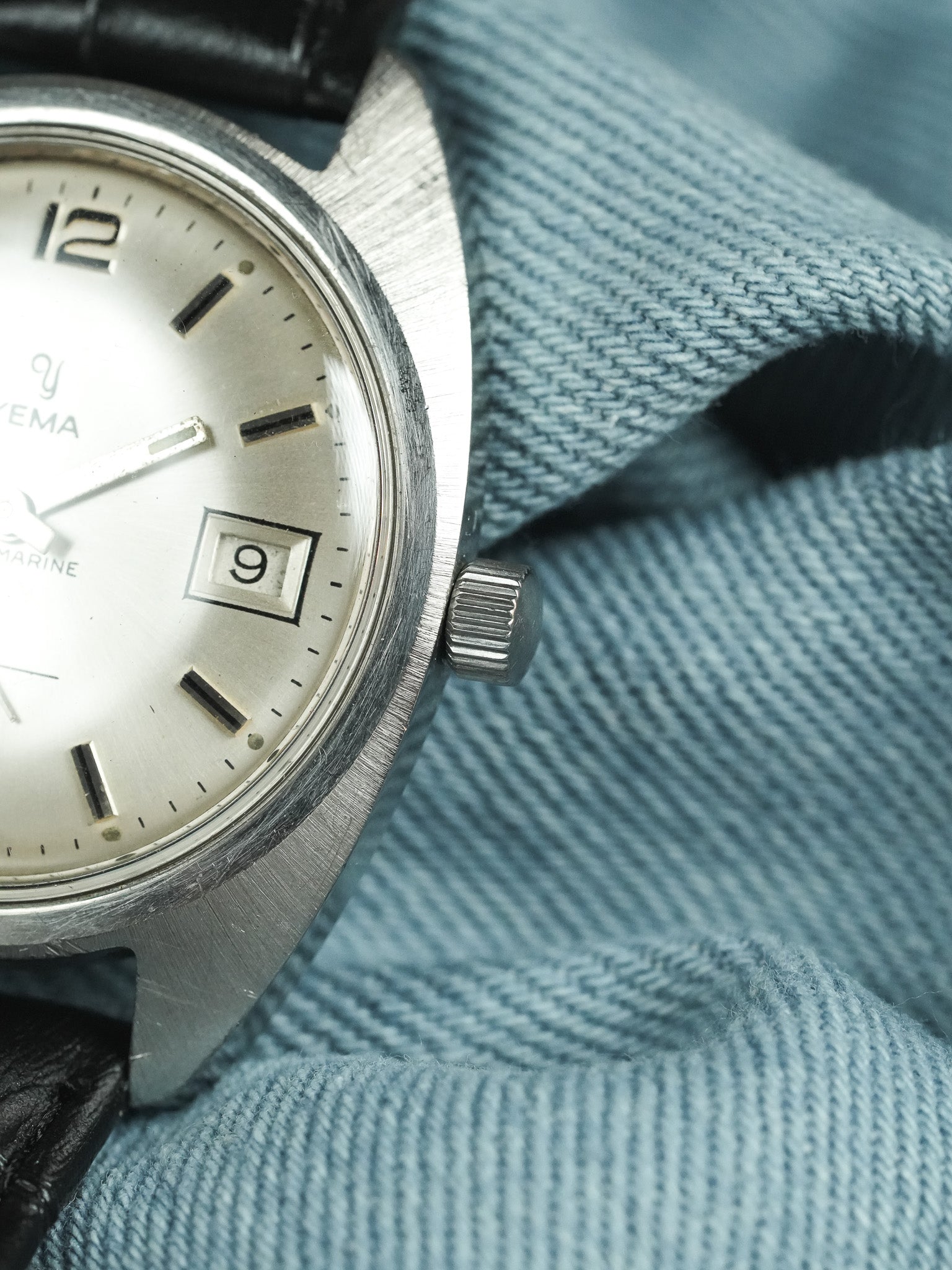 Yema - Sous Marine Tonneau Petite-Seconde Date - 1960s - Atelier Victor - Vintage Shop