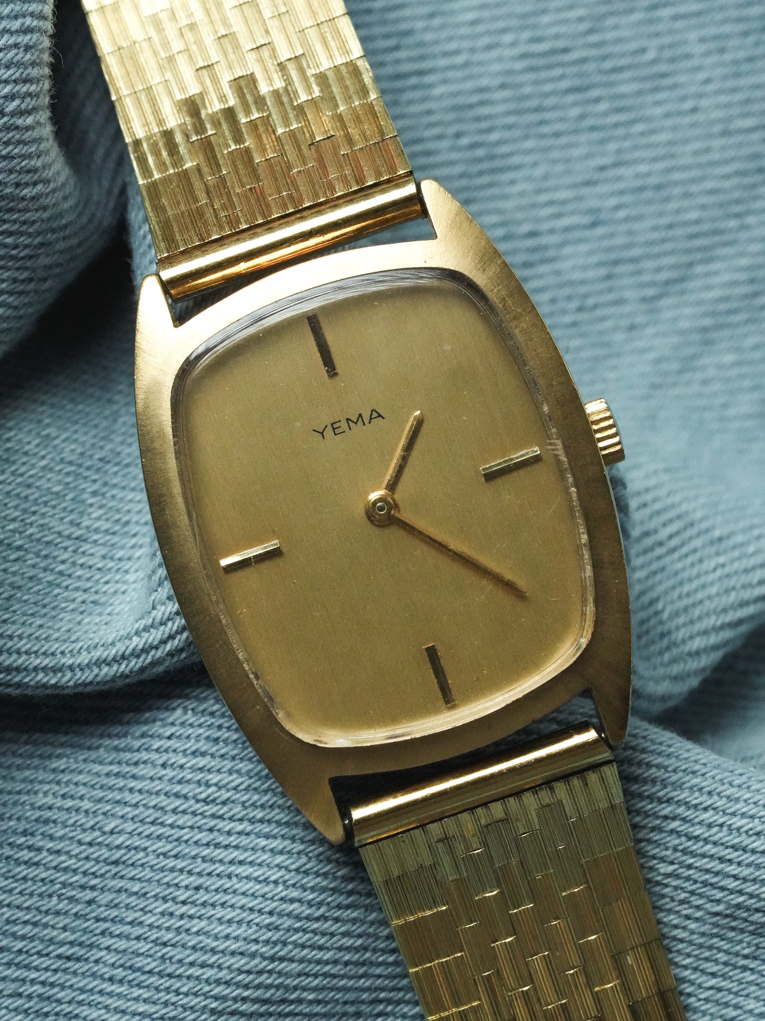 Yema - Tonneau Large Or Minimaliste - 1970s - Atelier Victor - Vintage Watch Shop