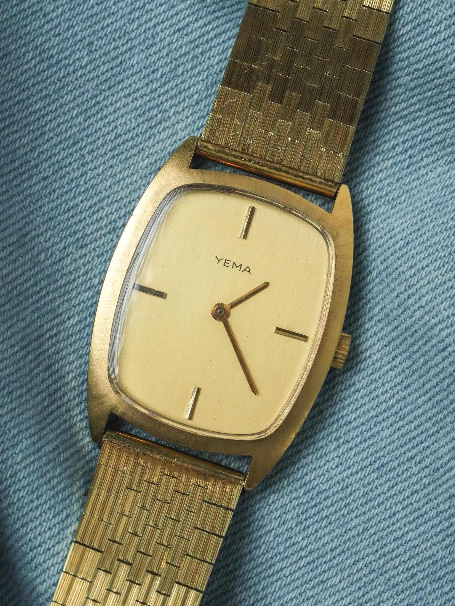 Yema - Tonneau Large Or Minimaliste - 1970s - Atelier Victor - Vintage Watch Shop