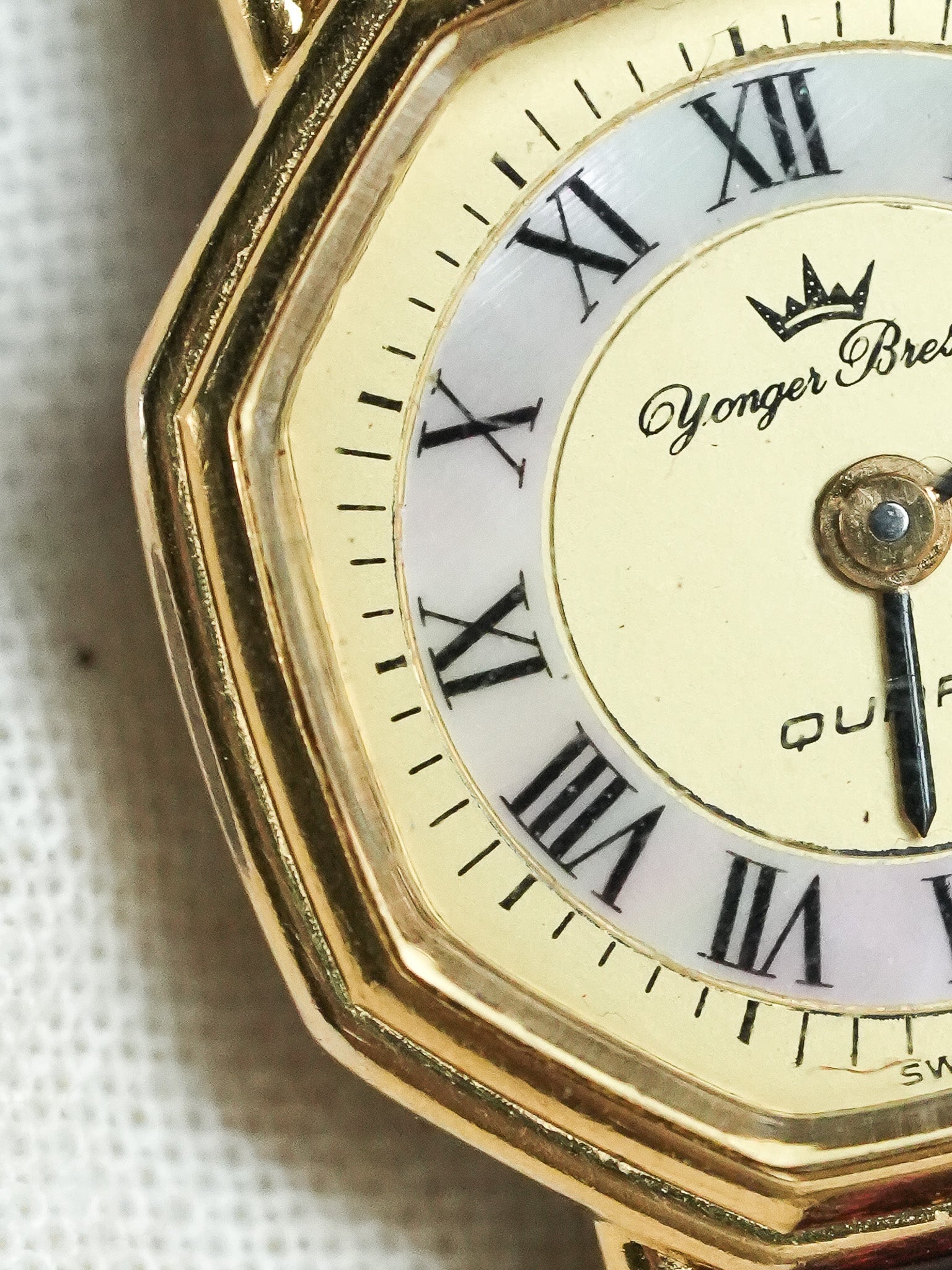 Yonger & Besson - Cadran Nacré plaqué or Femme - 1990s - Atelier Victor - Vintage Shop