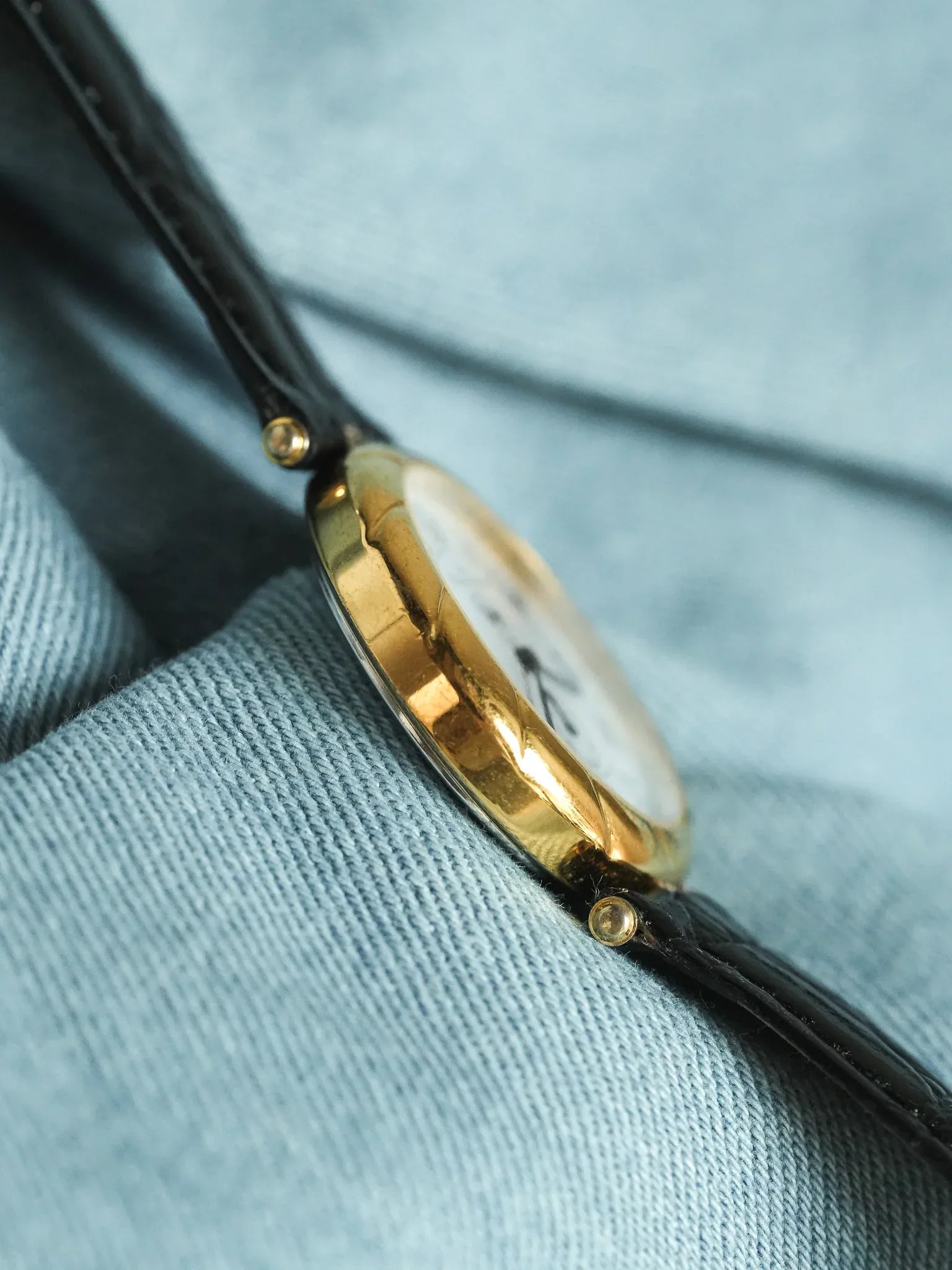 Yonger Bresson - Boitier Or Sculpté Cornes centrales Date Jour - 1990s - Atelier Victor