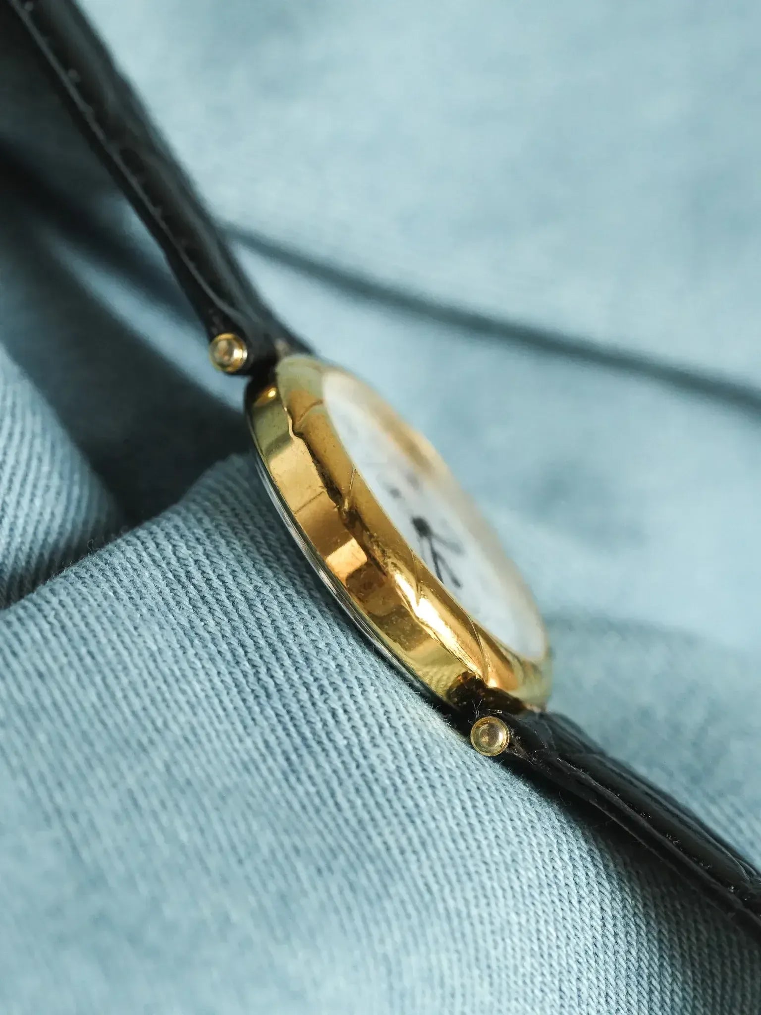 Yonger Bresson - Boitier Or Sculpté Cornes centrales Date Jour - 1990s - Atelier Victor