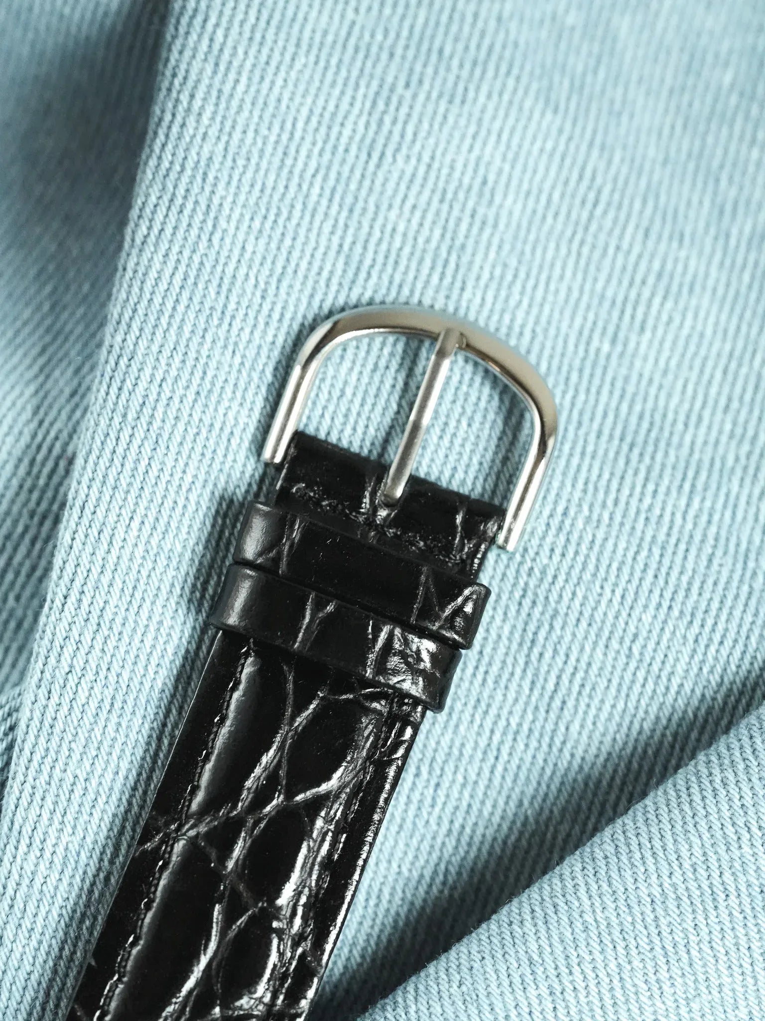 Yonger Bresson - Boitier Or Sculpté Cornes centrales Date Jour - 1990s - Atelier Victor