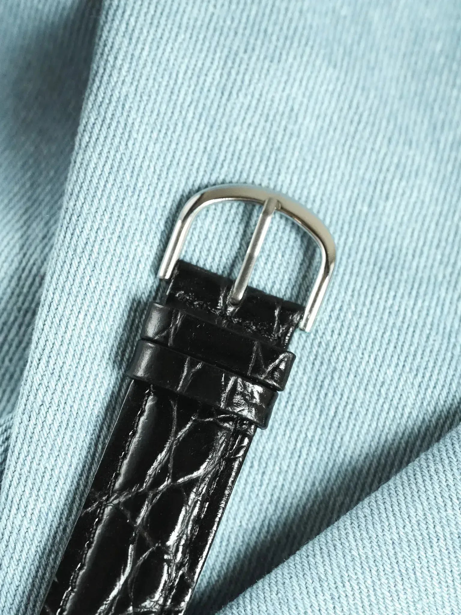 Yonger Bresson - Boitier Or Sculpté Cornes centrales Date Jour - 1990s - Atelier Victor