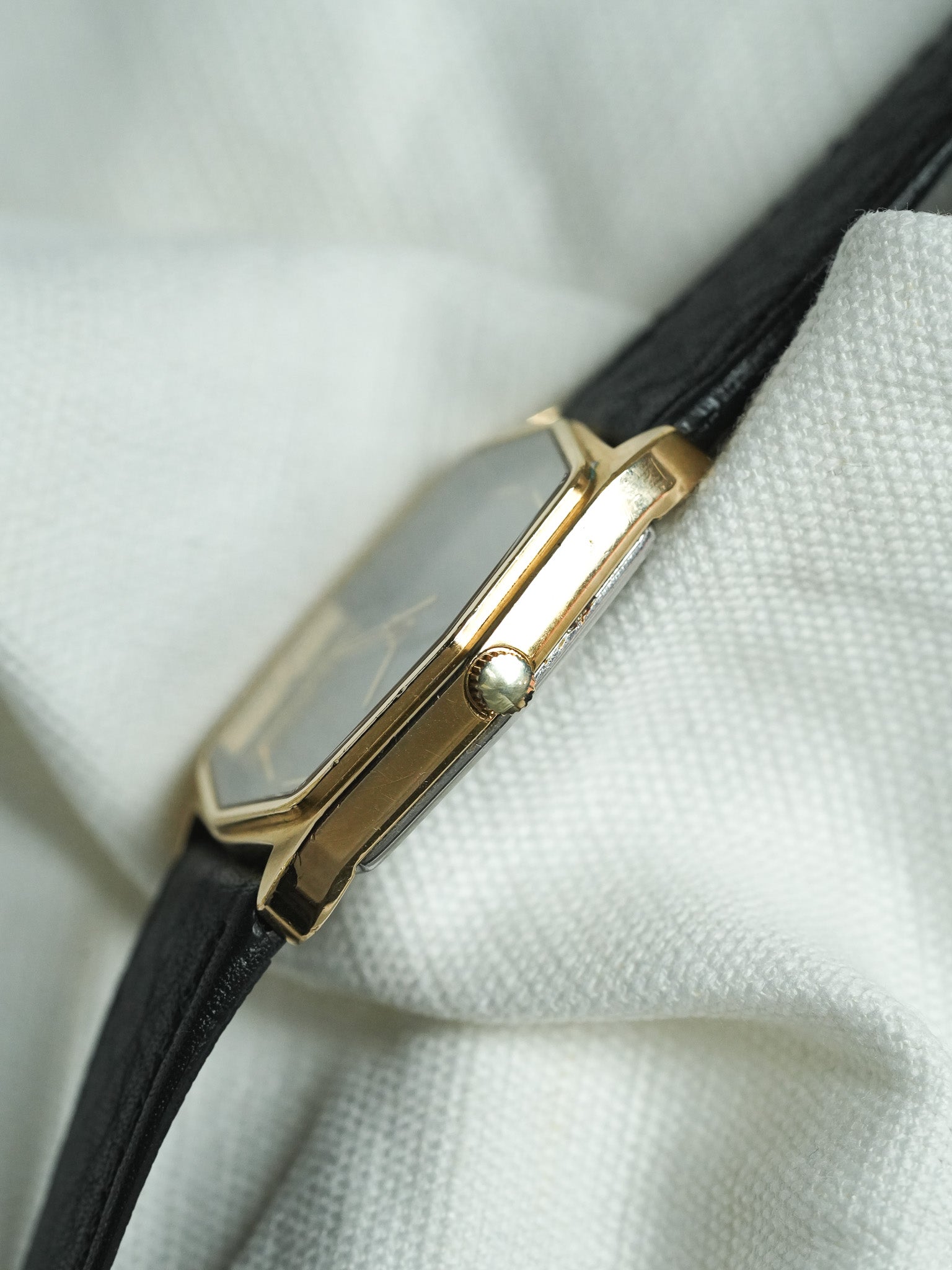 Zenith - Tank Noir Plaqué Or date - 1990s - Atelier Victor - Vintage Shop