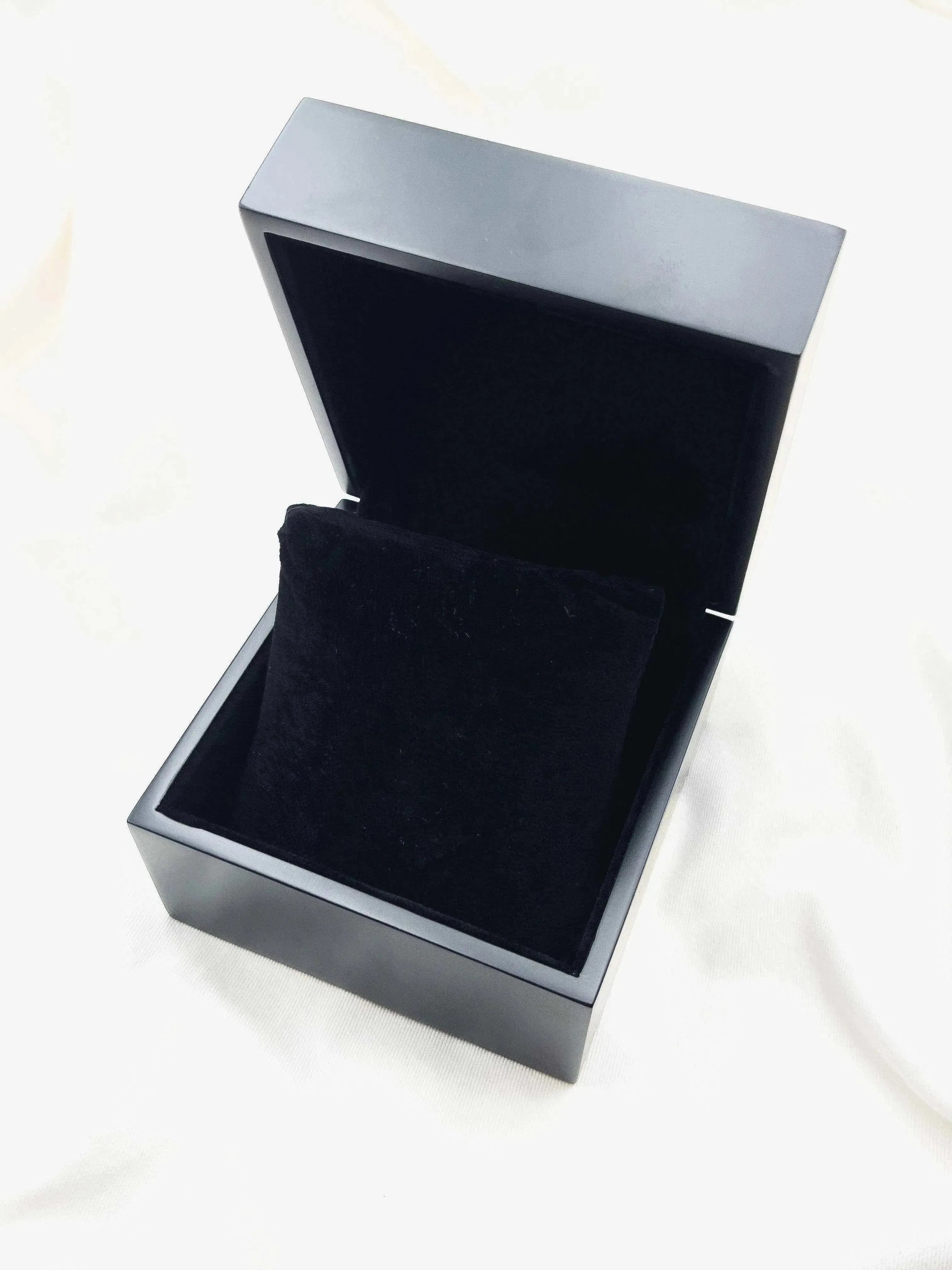 Ecrin de montre - en bois noir - Atelier Victor