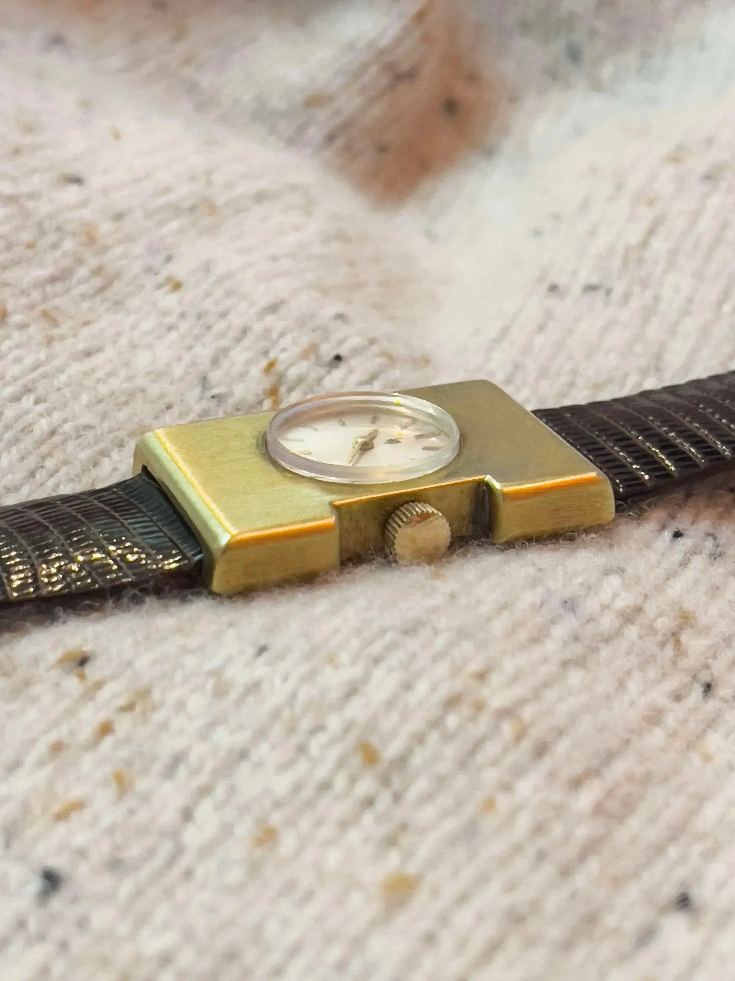 Lip - Isabelle Hebey plaqué or - 1976 - Atelier Victor