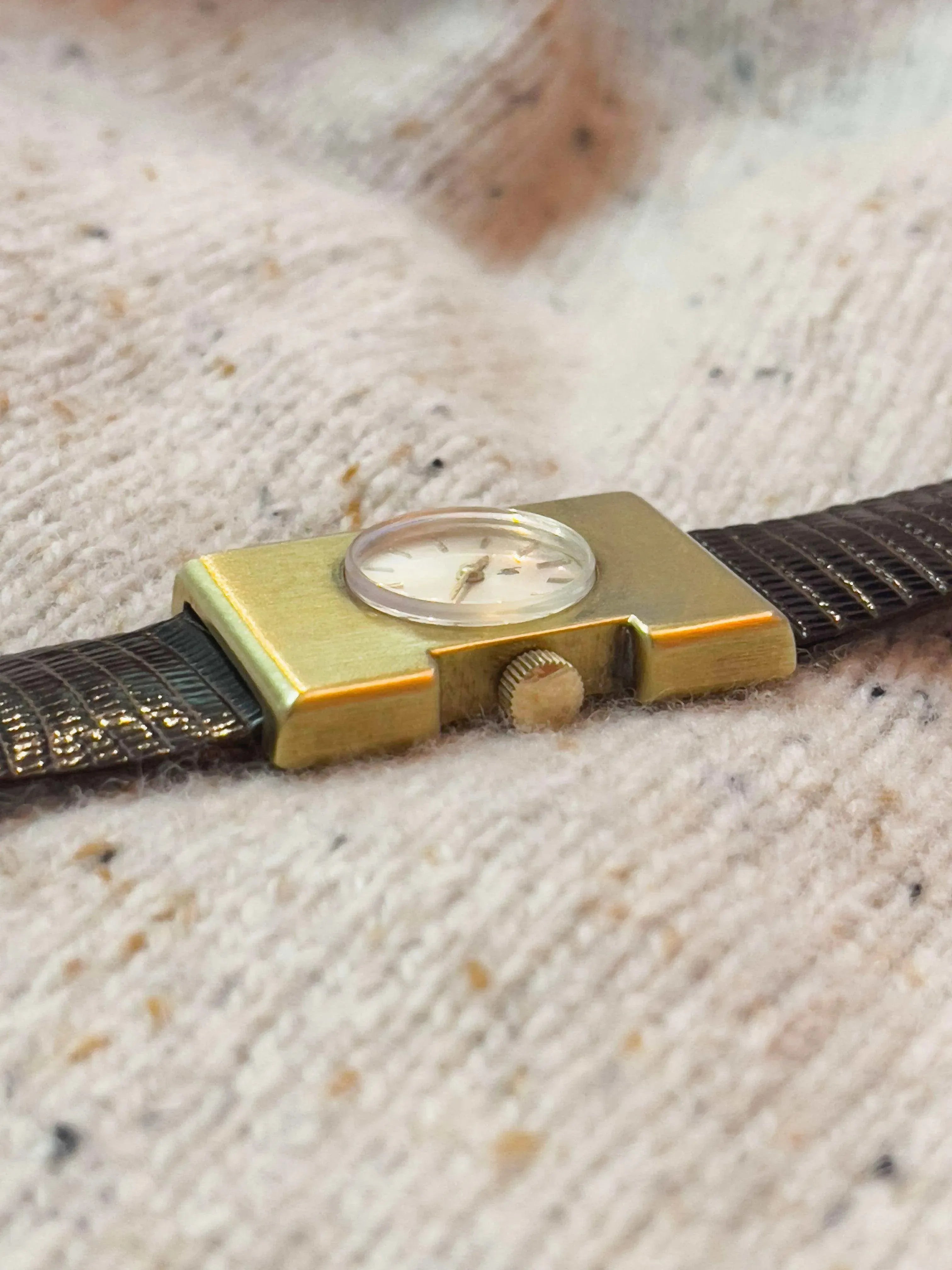 Lip - Isabelle Hebey plaqué or - 1976 - Atelier Victor