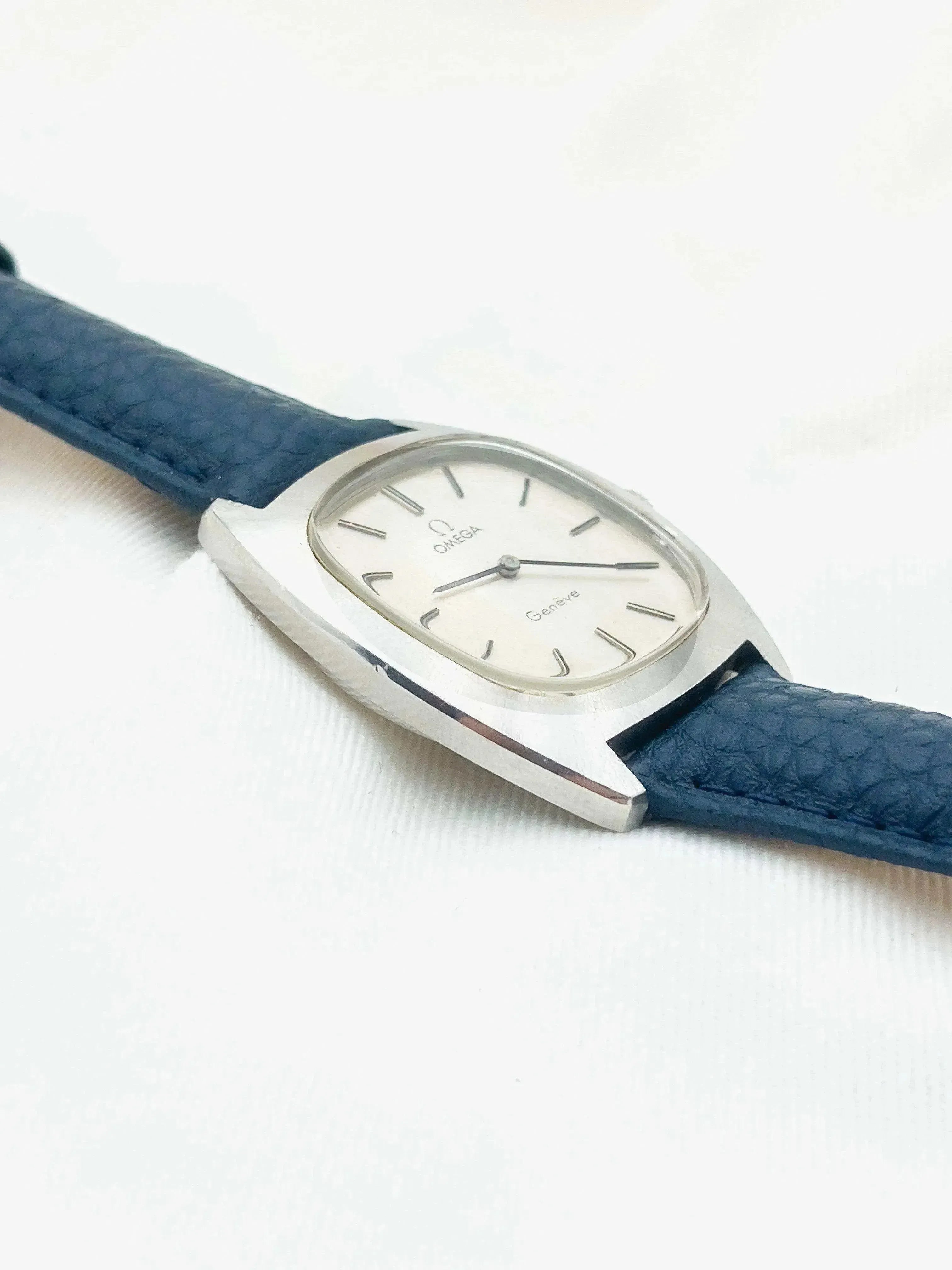 Omega - Genève Ovale - 1974 - Atelier Victor - Vintage Shop