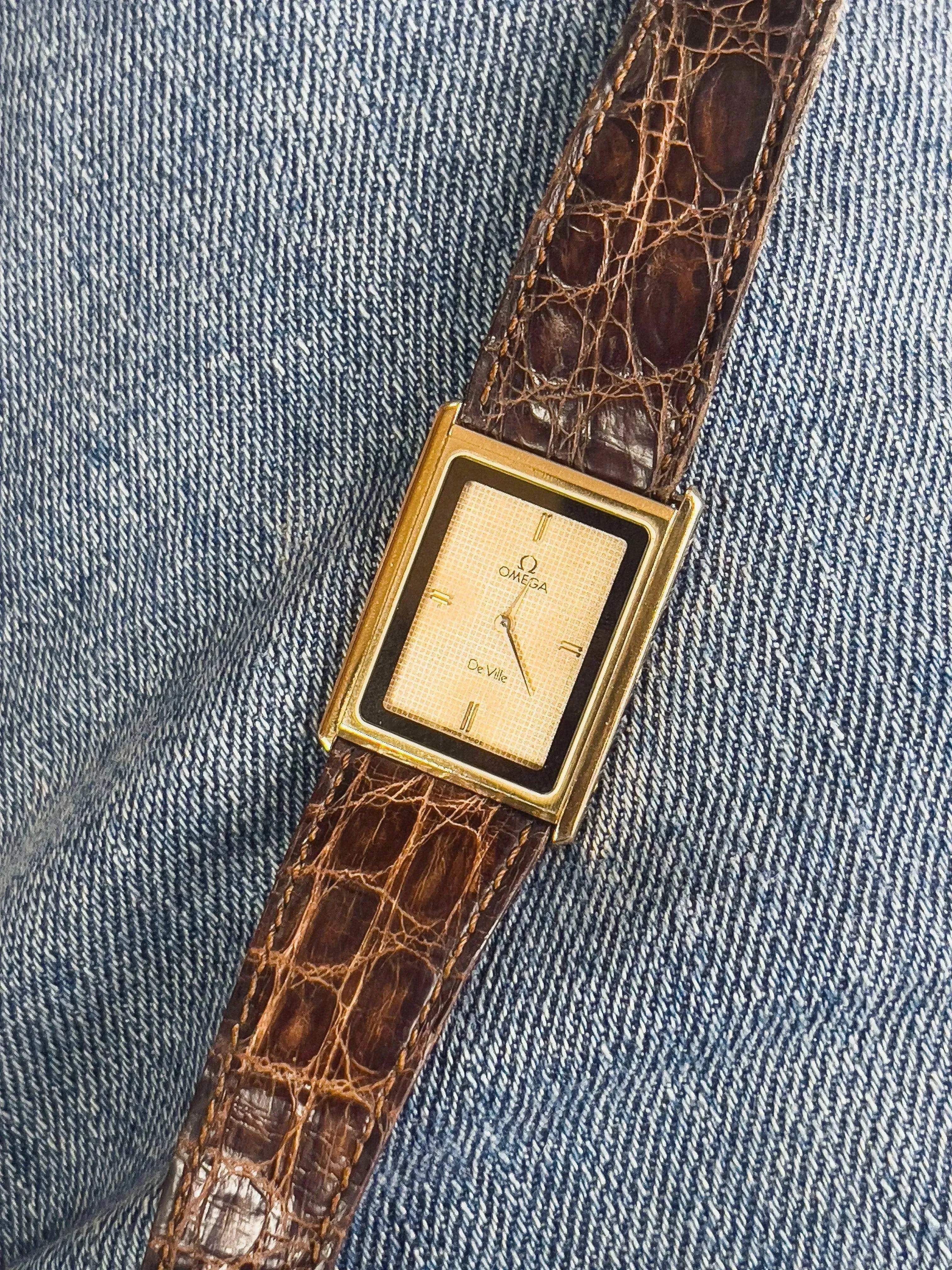 Omega - Tank plaqué or noir - 1970s - Atelier Victor - Vintage Shop