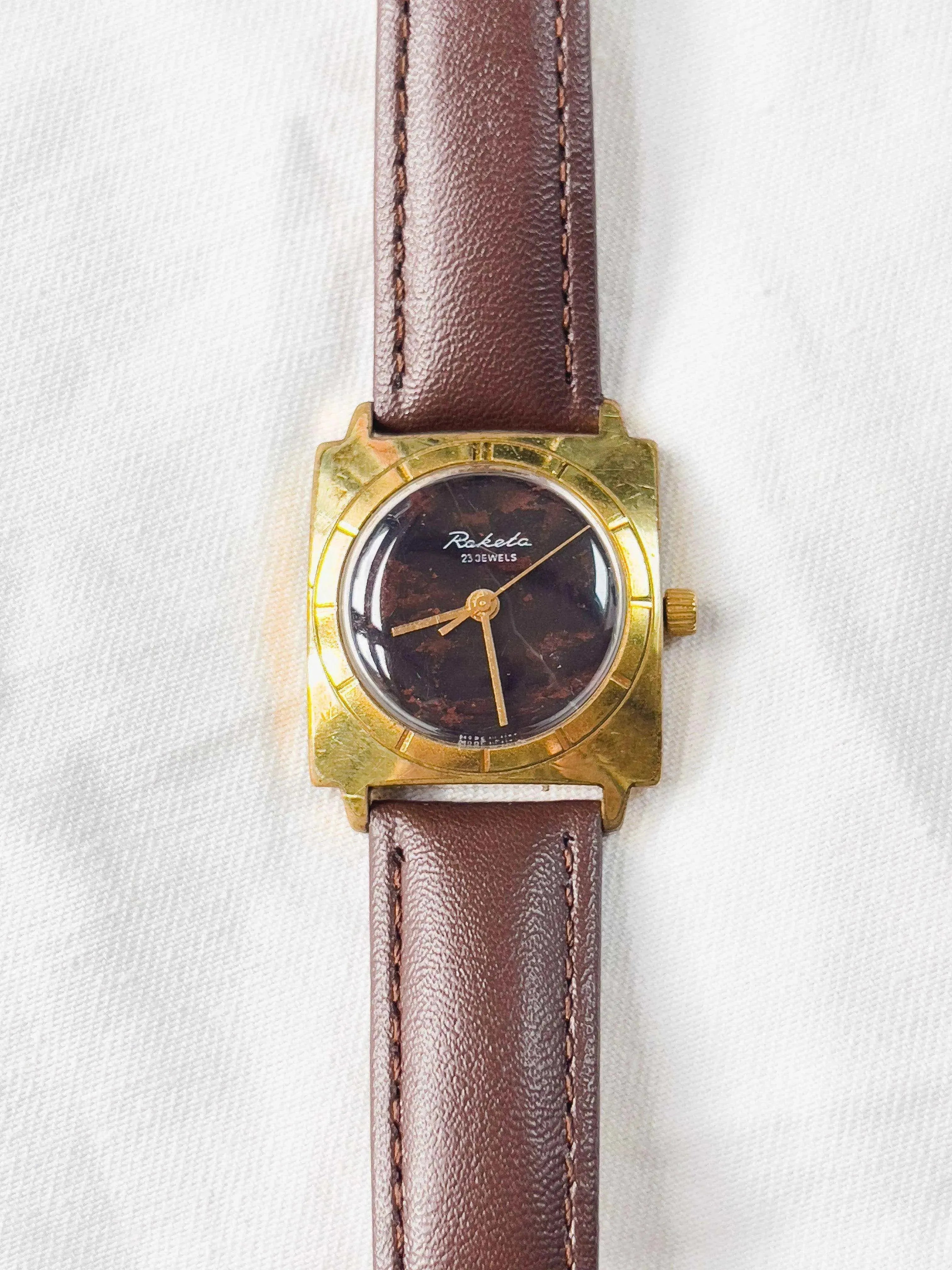Raketa - Gold Square - 1970 - Atelier Victor Paris - Vintage Watch Shop Dubai