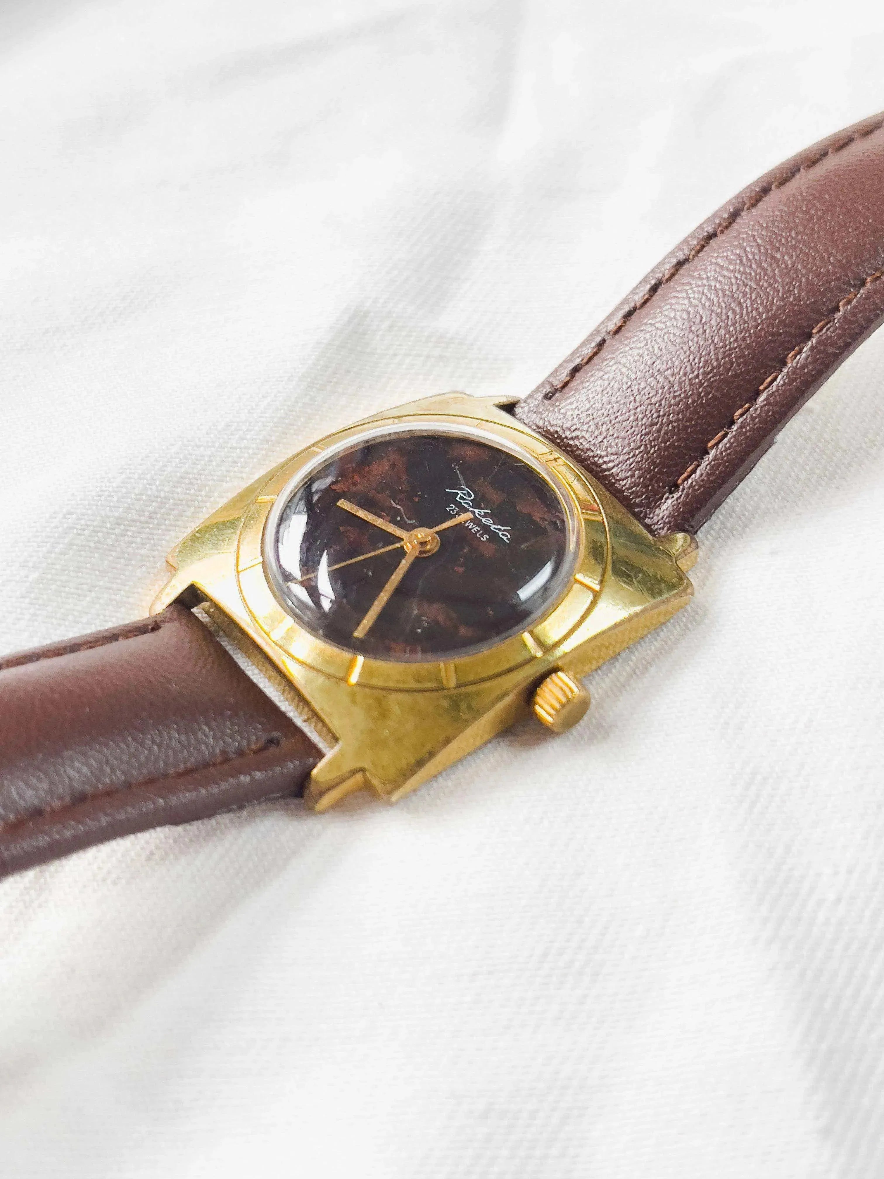 Raketa - Gold Square - 1970 - Atelier Victor Paris - Vintage Watch Shop Dubai