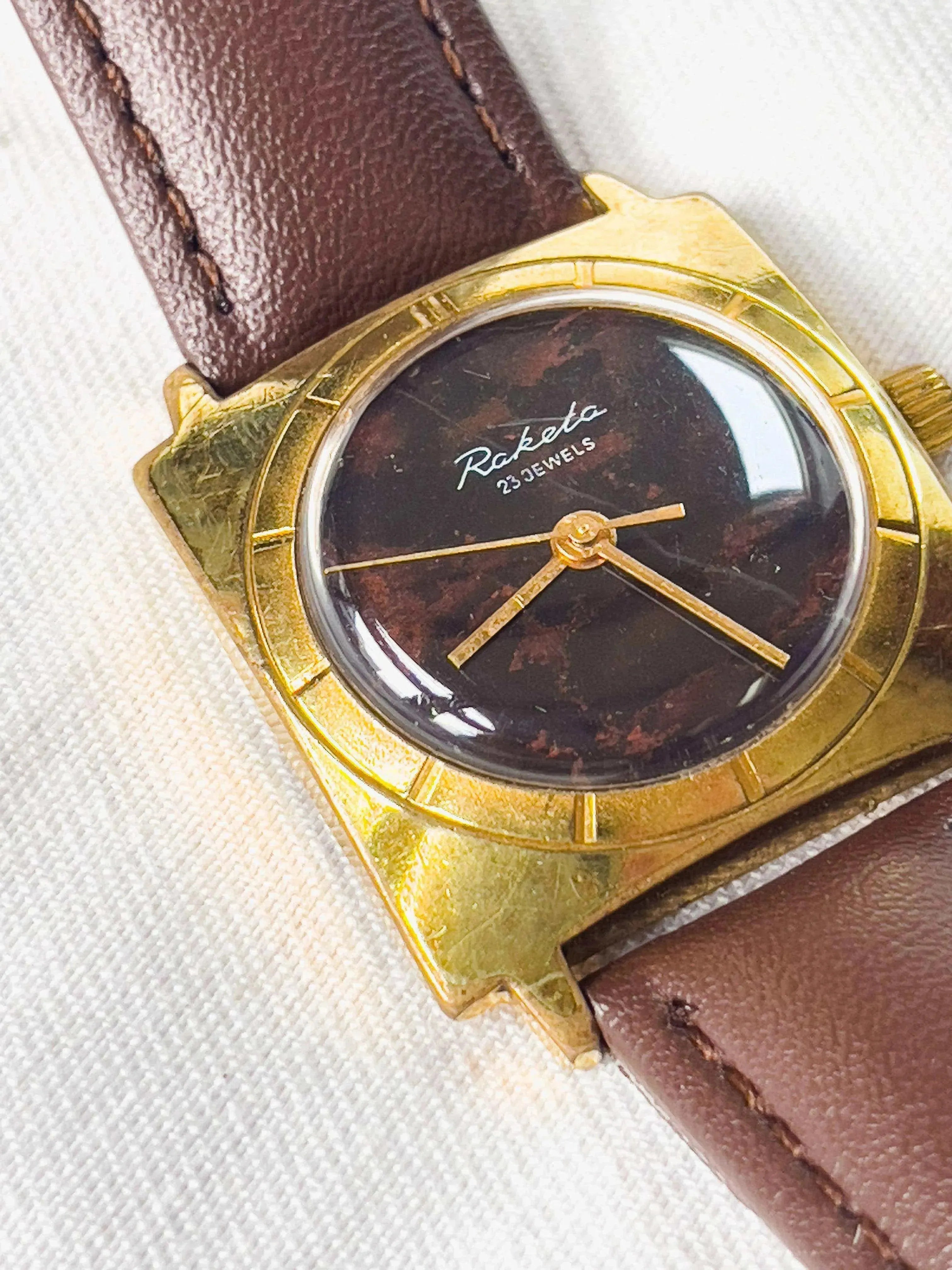 Raketa - Gold Square - 1970 - Atelier Victor Paris - Vintage Watch Shop Dubai