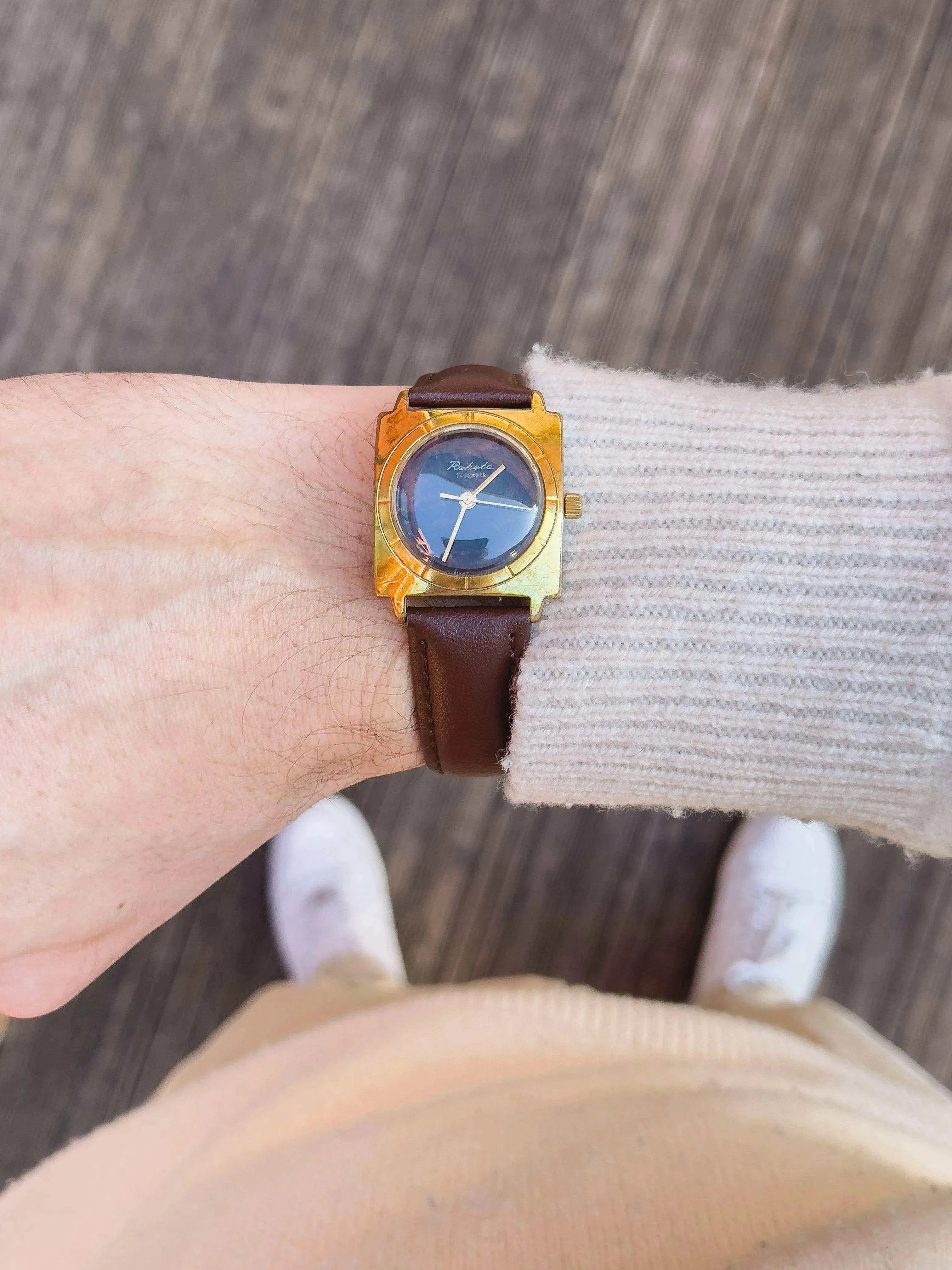 Raketa - Gold Square - 1970 - Atelier Victor Paris - Vintage Watch Shop Dubai