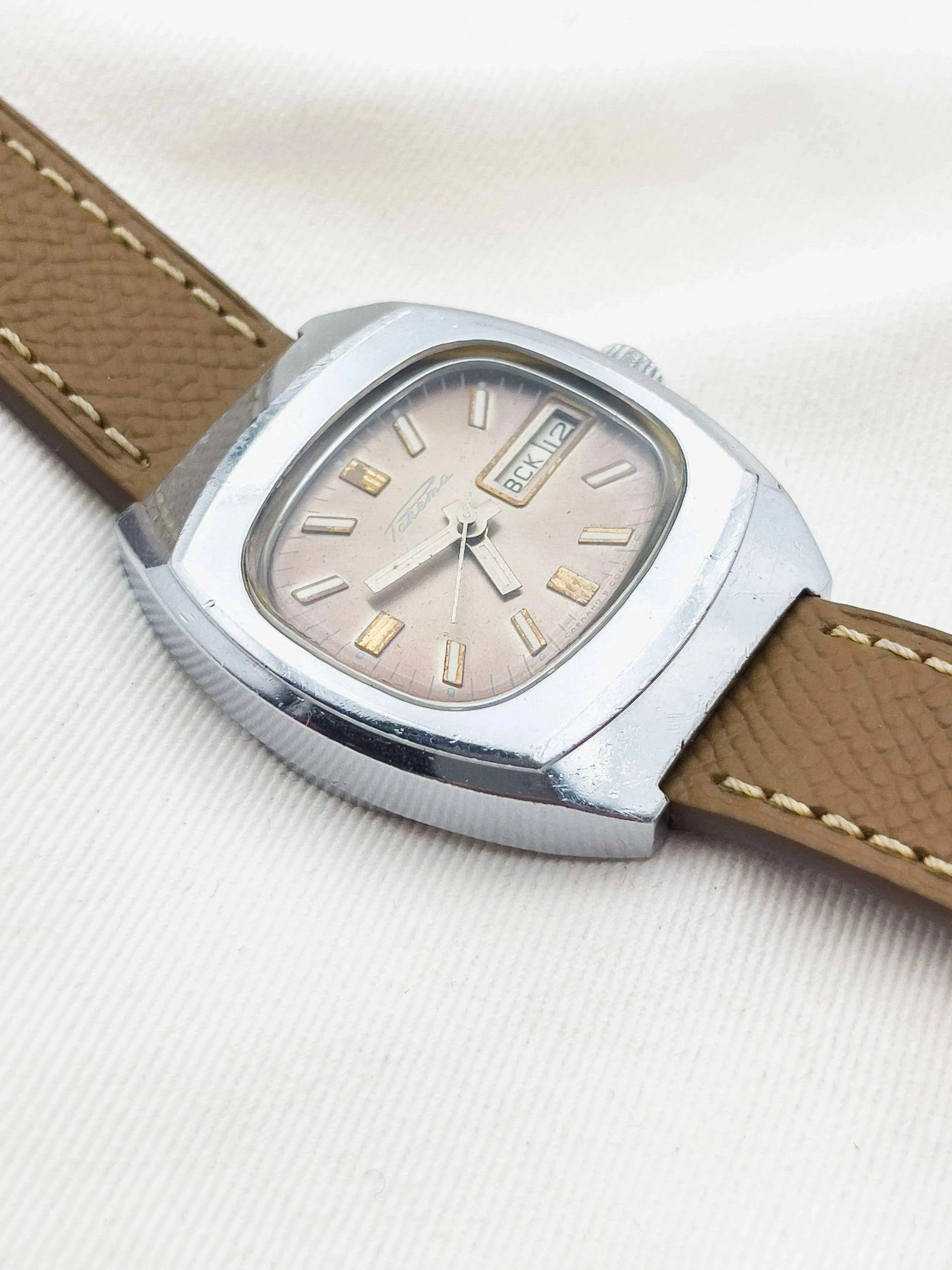 Raketa - Moka TV daydate - 1970s - Atelier Victor Paris - Vintage Watch Shop Dubai