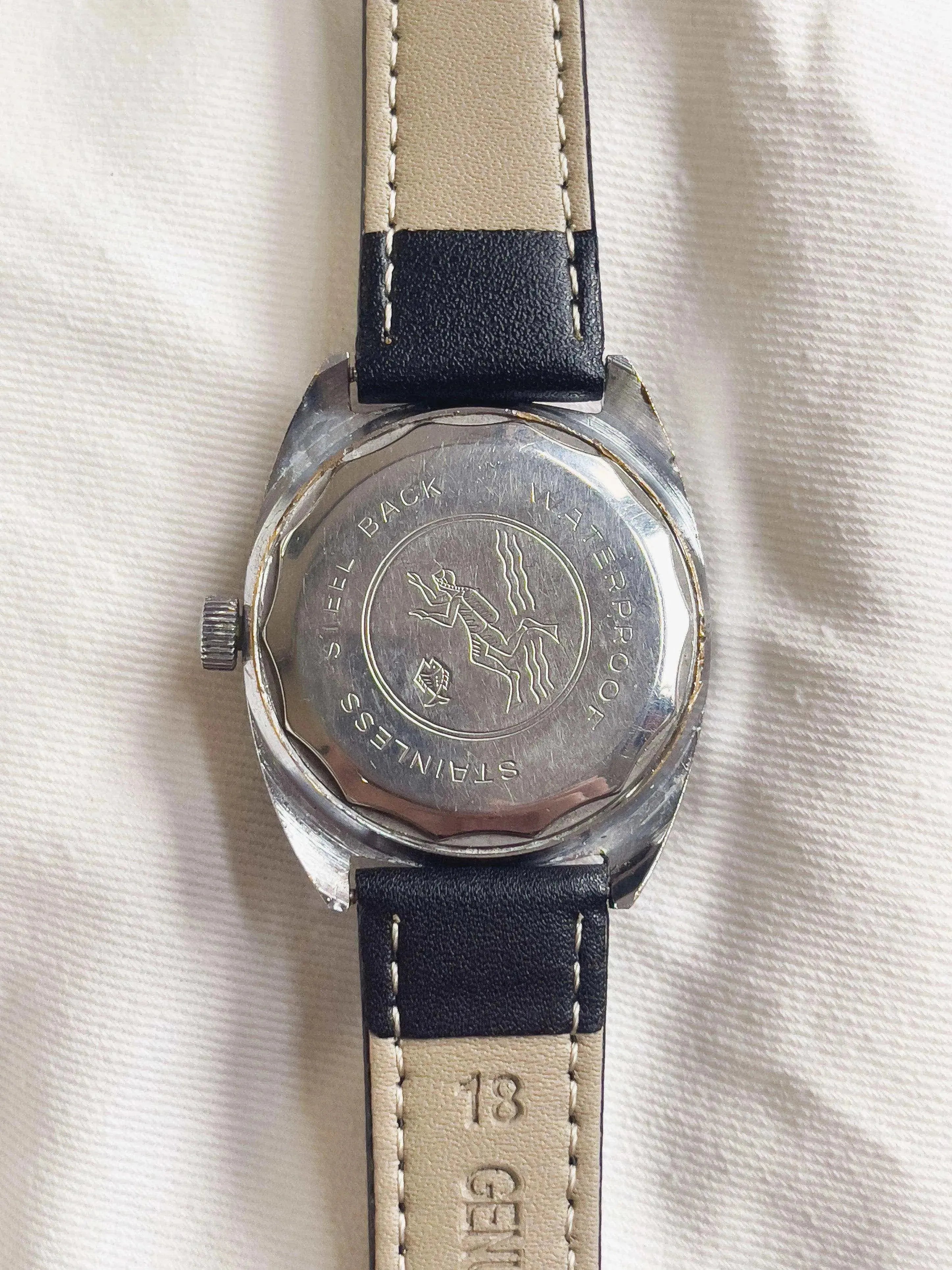 Smoke - Plongeuse Blue Dial - 1960/70s - Atelier Victor Paris - Vintage Watch Shop Dubai