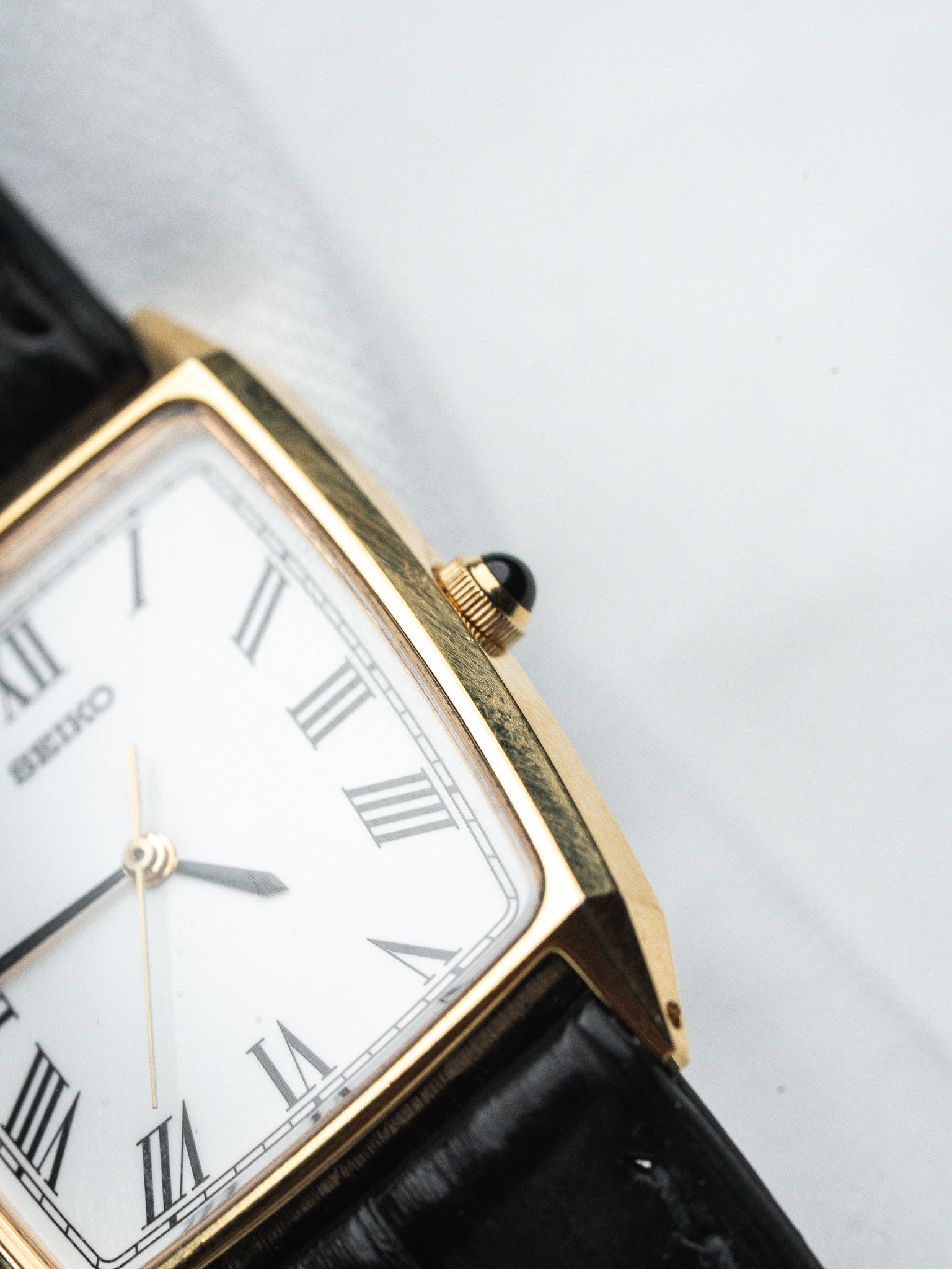 Seiko 5P31-5E10 Tonneau Plaqué Or — Cadran Blanc Romain (1990)