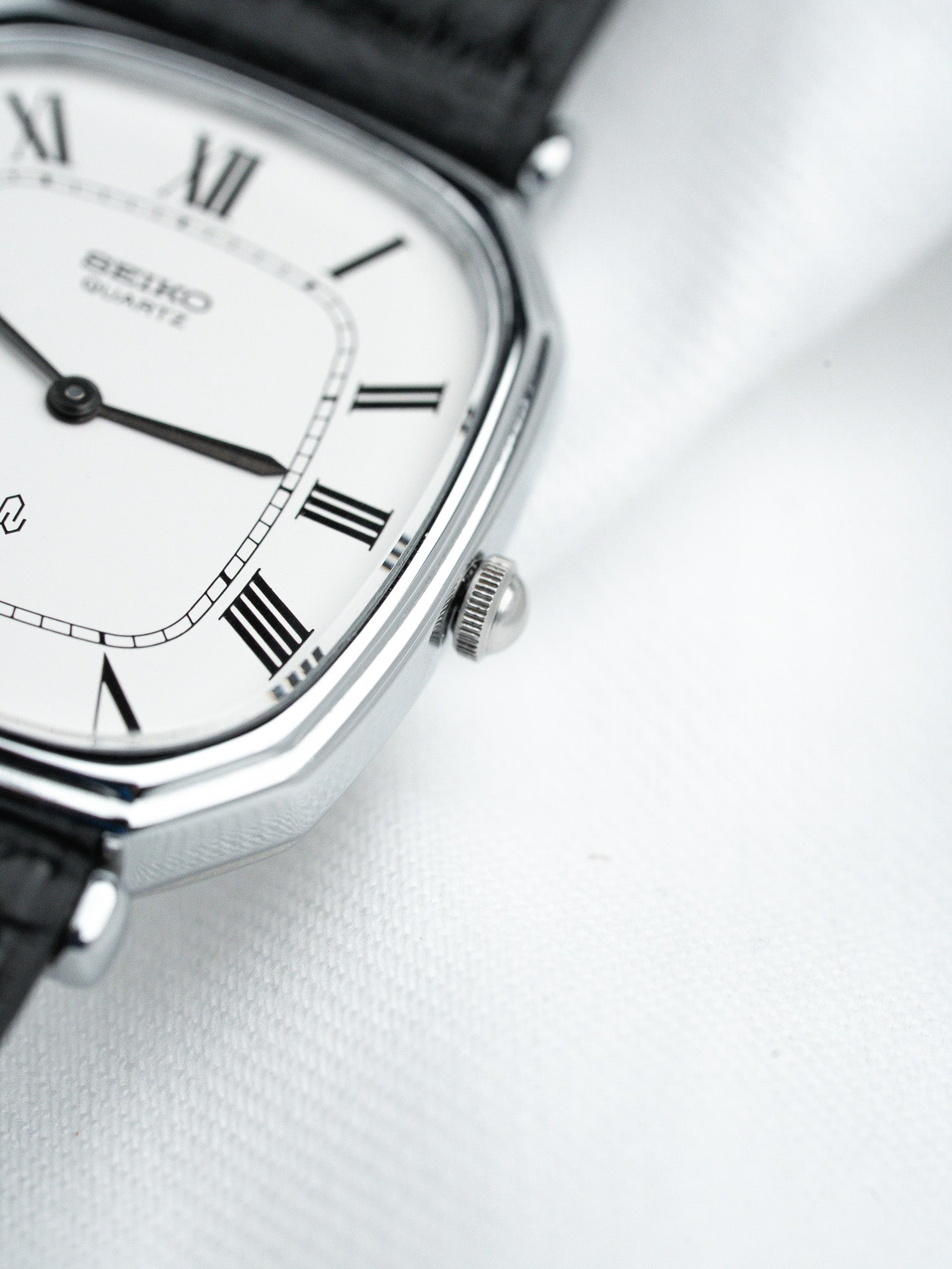 Seiko 7820-5480 Tonneau Acier — Cadran Blanc Romain (1989)